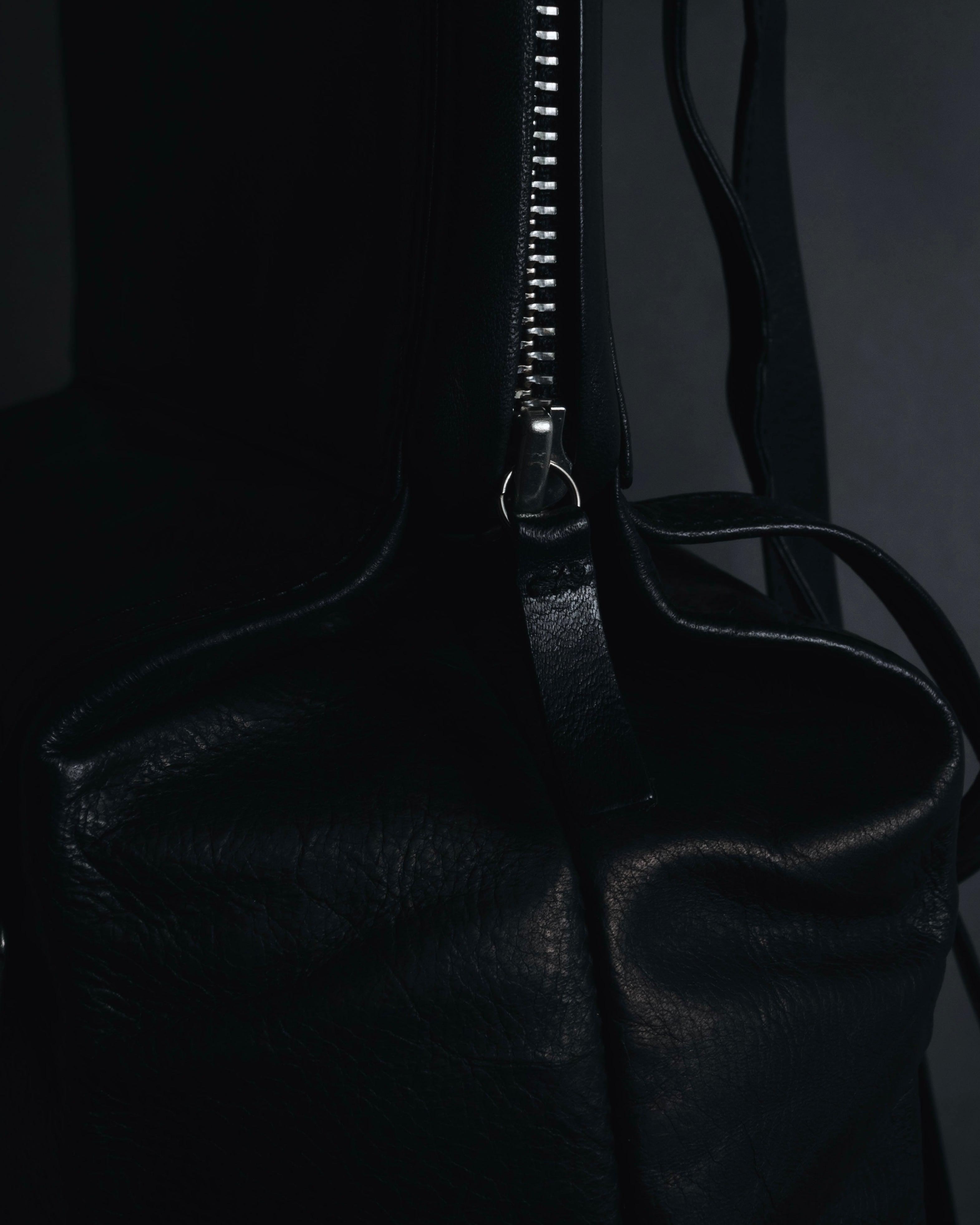 –SPECIAL– "ANN DEMEULEMEESTER" 2010-2013 Transformable roll-top vitello leather bag