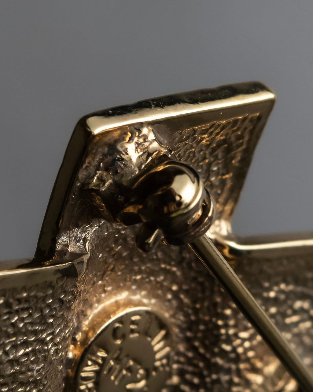 "CELINE" Quilted plate design gold brooch