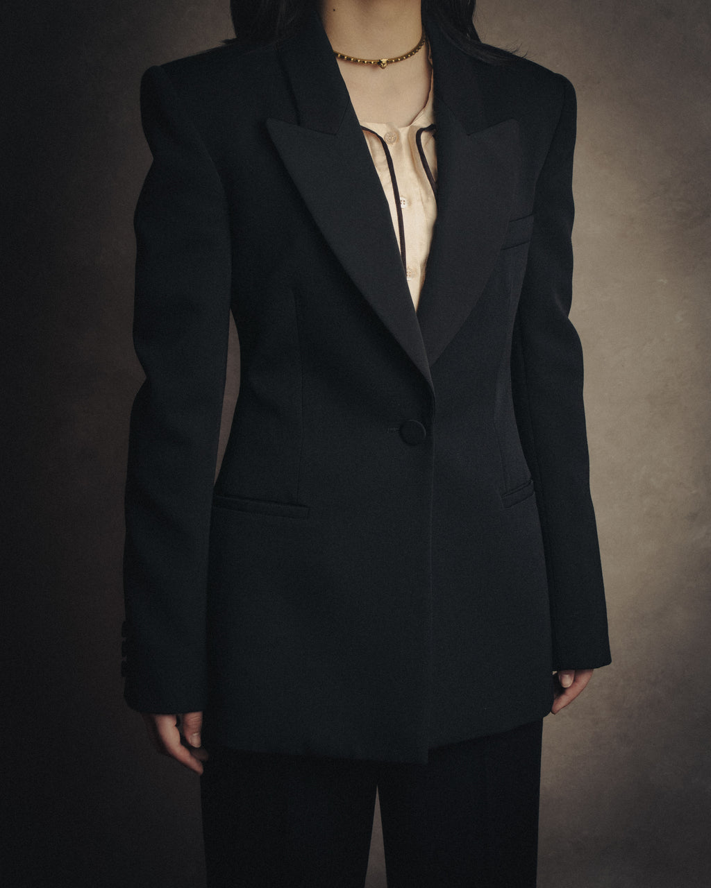 –SPECIAL– “VALENTINO” 2020’s Sculpted peak lapel jacket