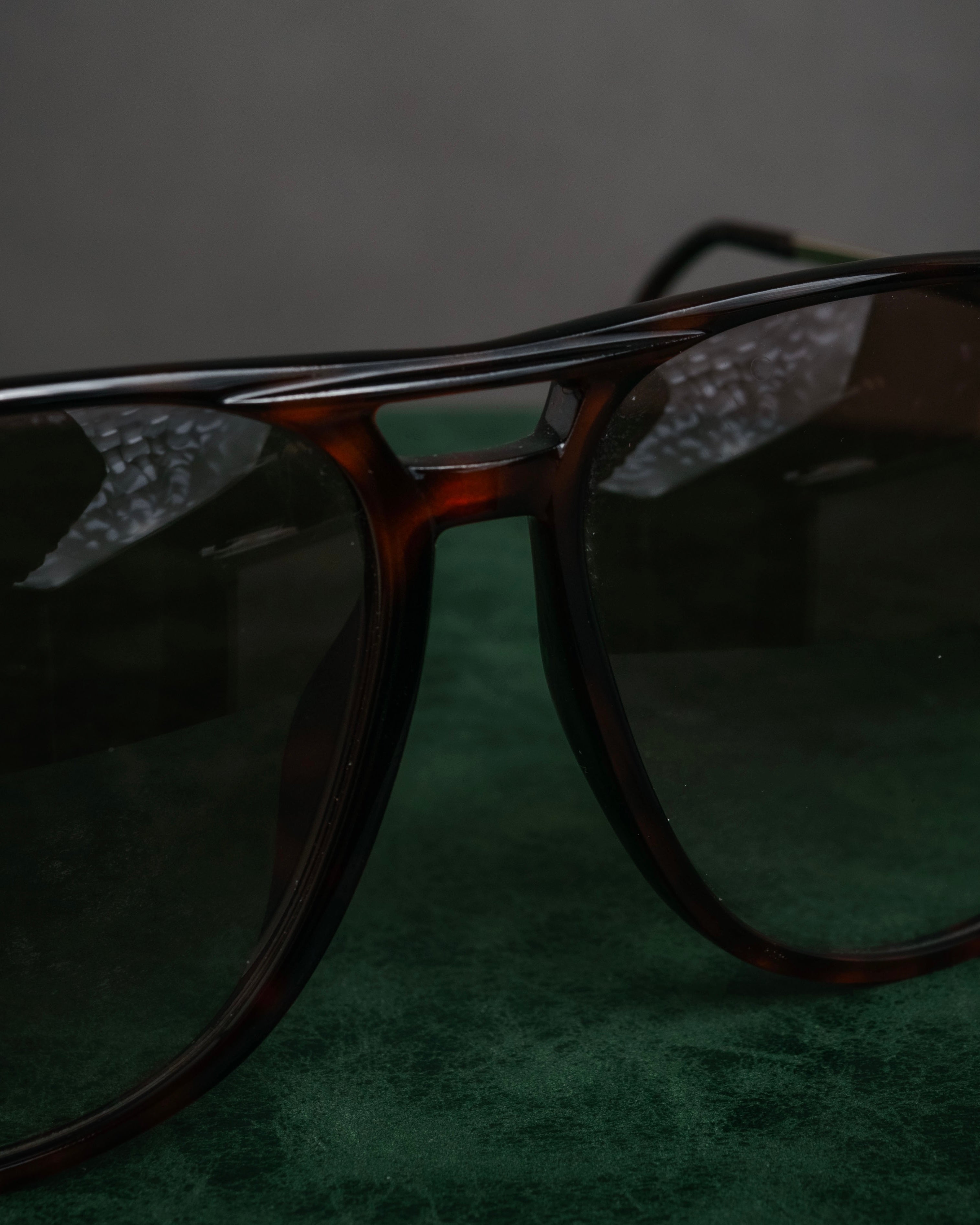 “Christian Dior MONSIEUR”
80’s Oversized aviator sunglasses