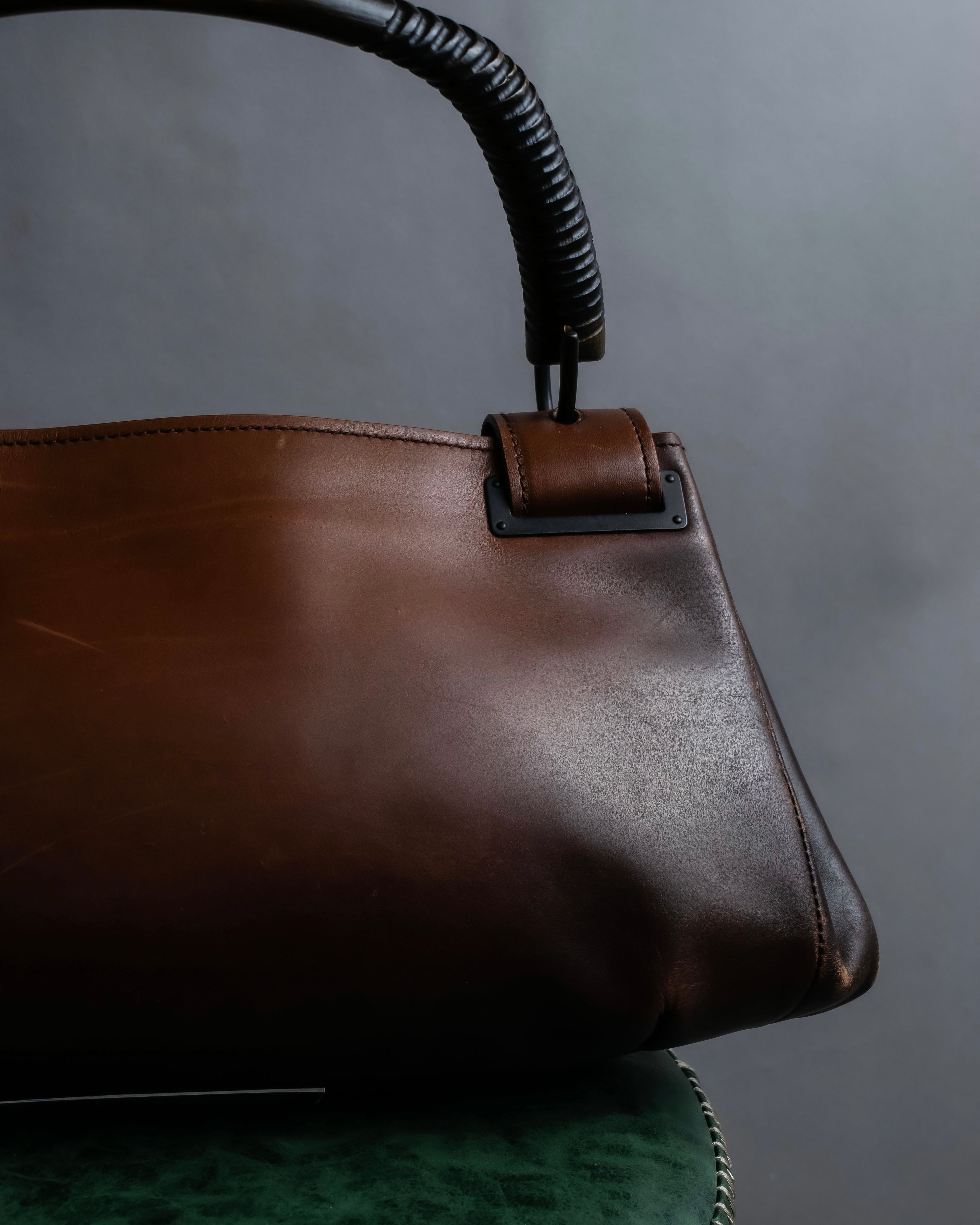 "GUCCI" Horizontally shaped cord-wrapped handle leather bag