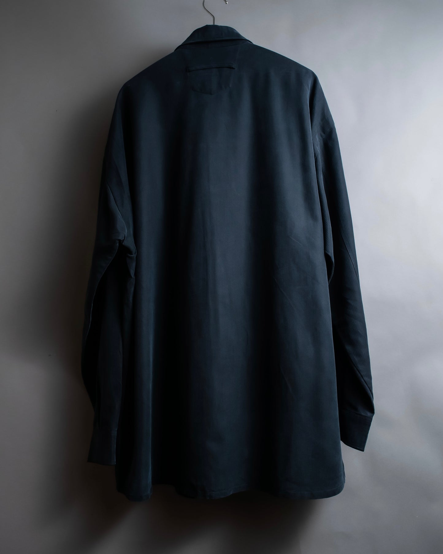 "SIGNUM" Vertical line relaxed fit black shirt