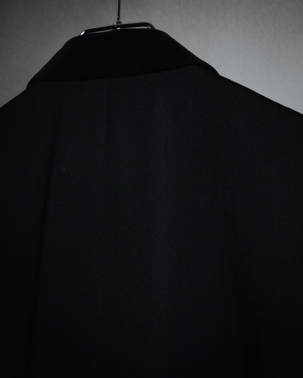 "tricot COMME des GARÇONS"
1989 Velvet-collared double-breasted tailored vest