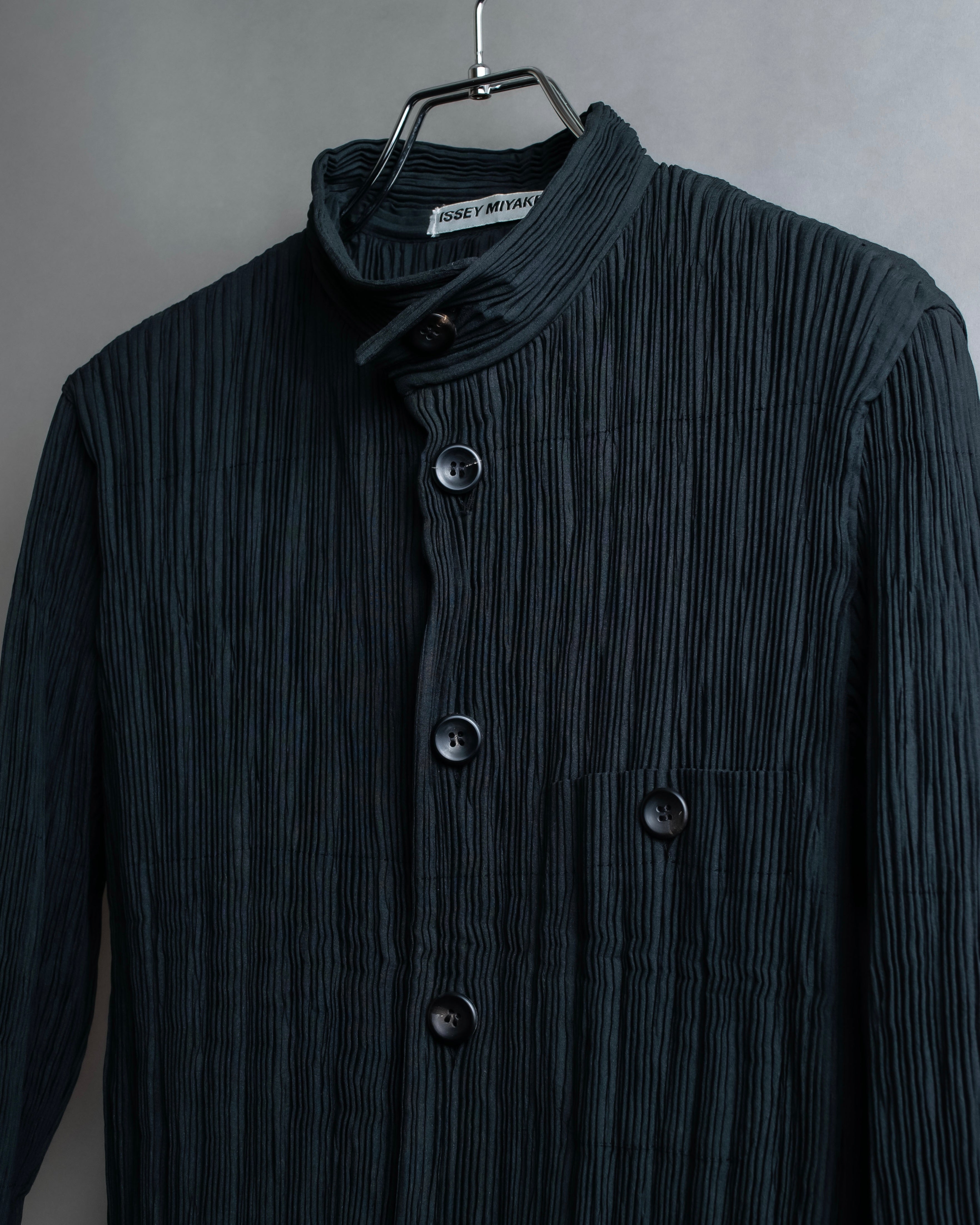 "ISSEY MIYAKE" Pleated vertical line shirt jacket