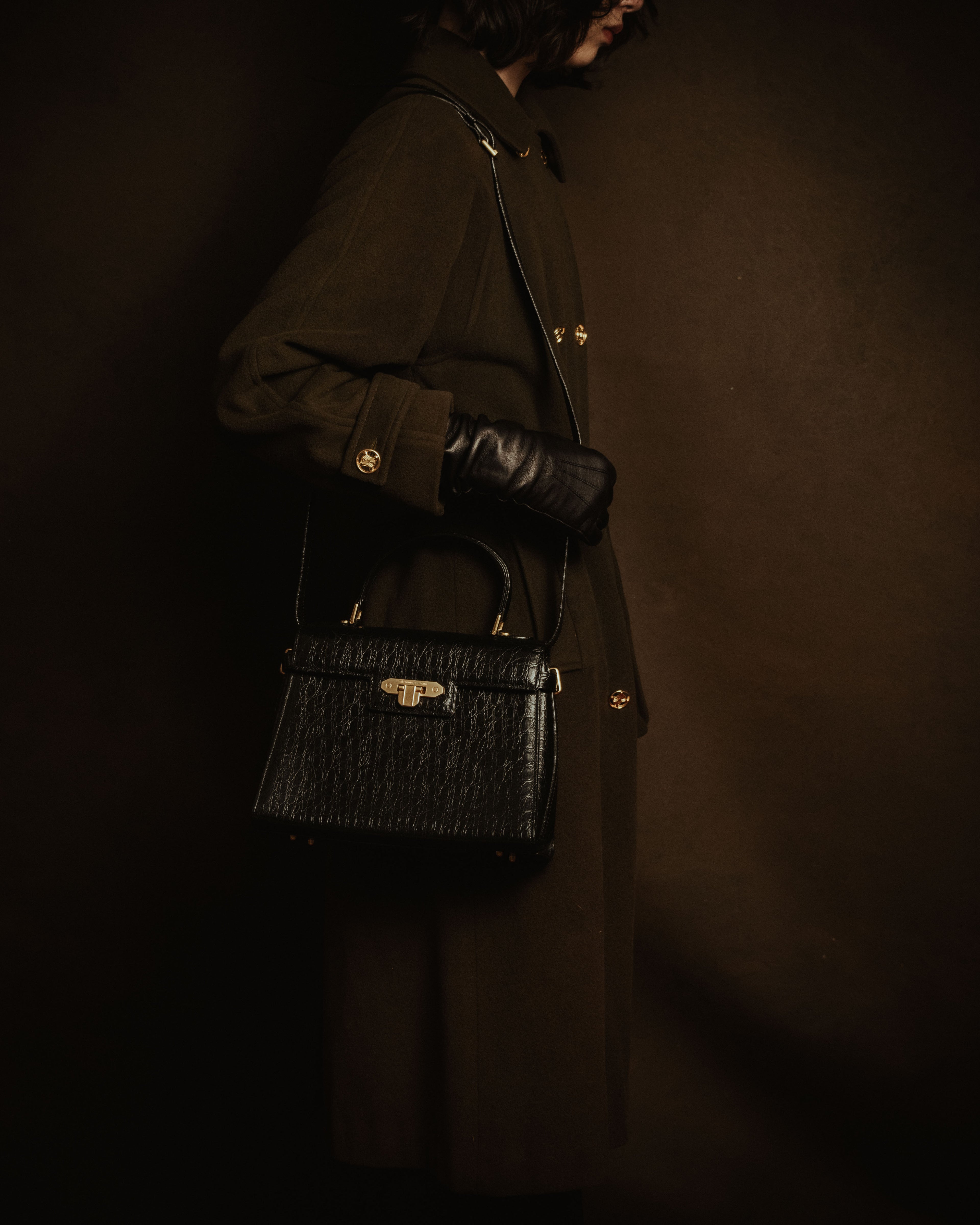 –SPECIAL– "Valentino Garavani"
1985-95 Croc embossed trapezoid top handle bag