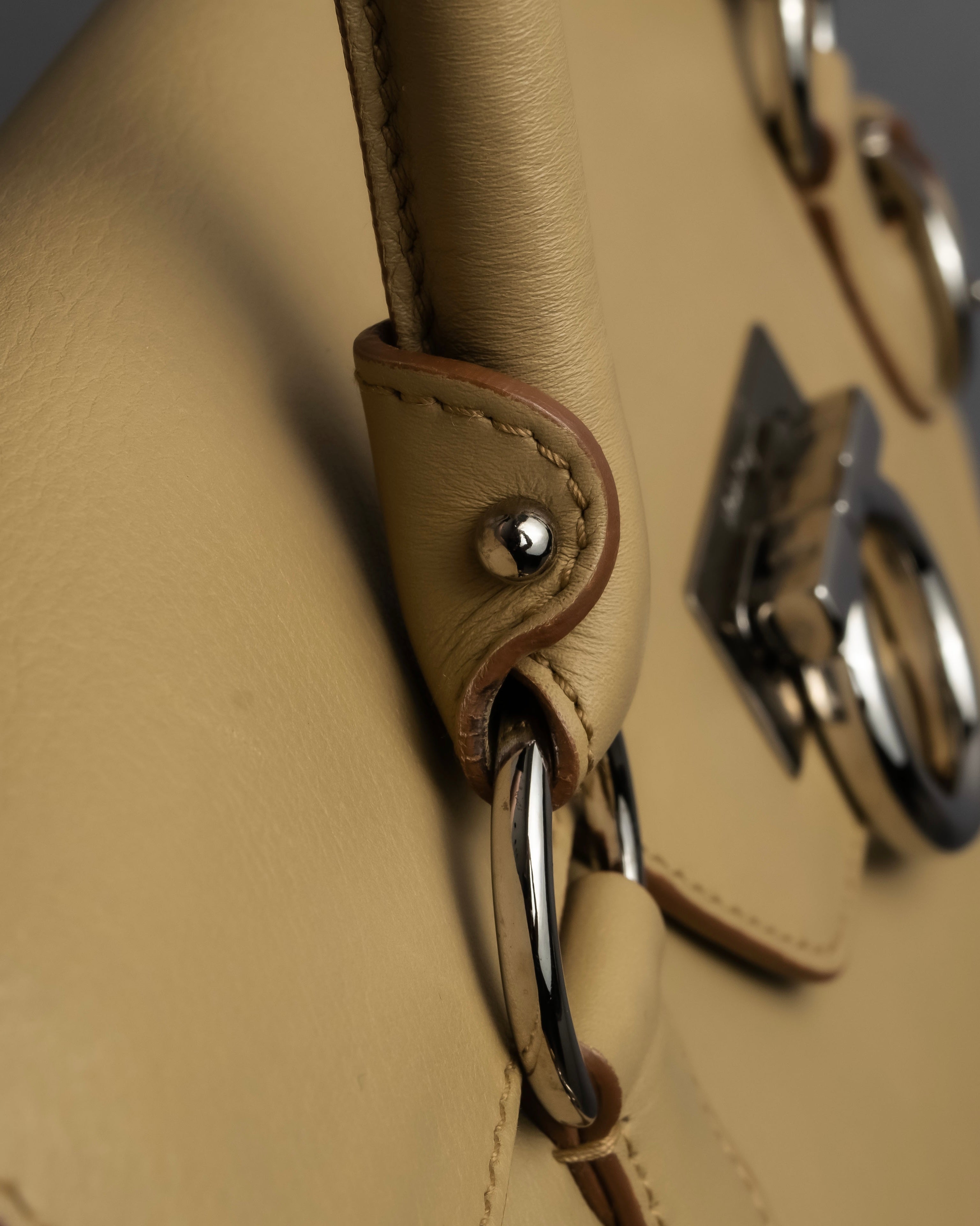 "Salvatore Ferragamo" Gancini motif greige color leather hand bag