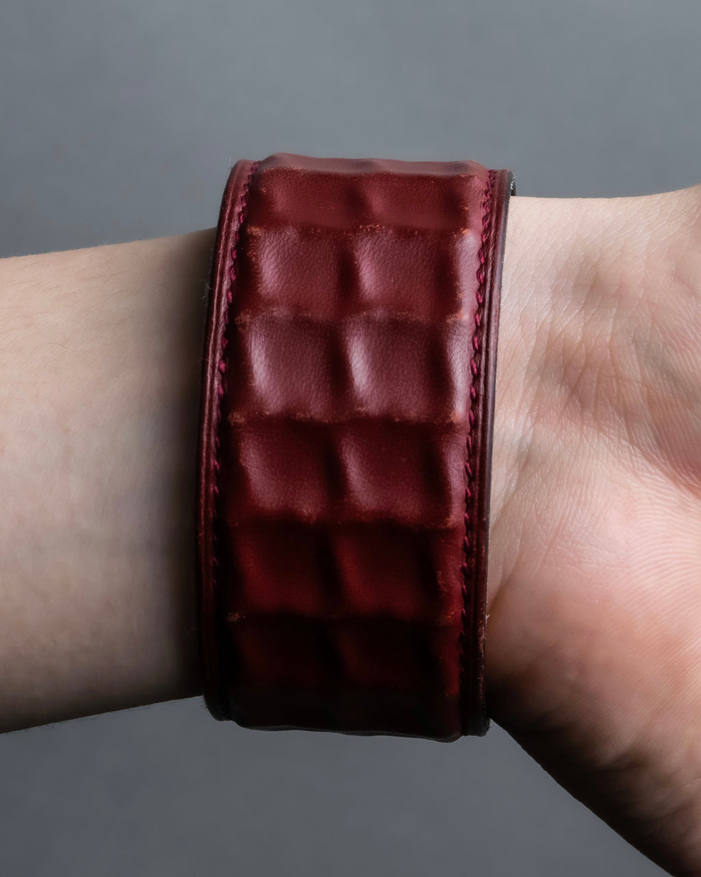 "HERMES" Deutch processing wide leather bracelet