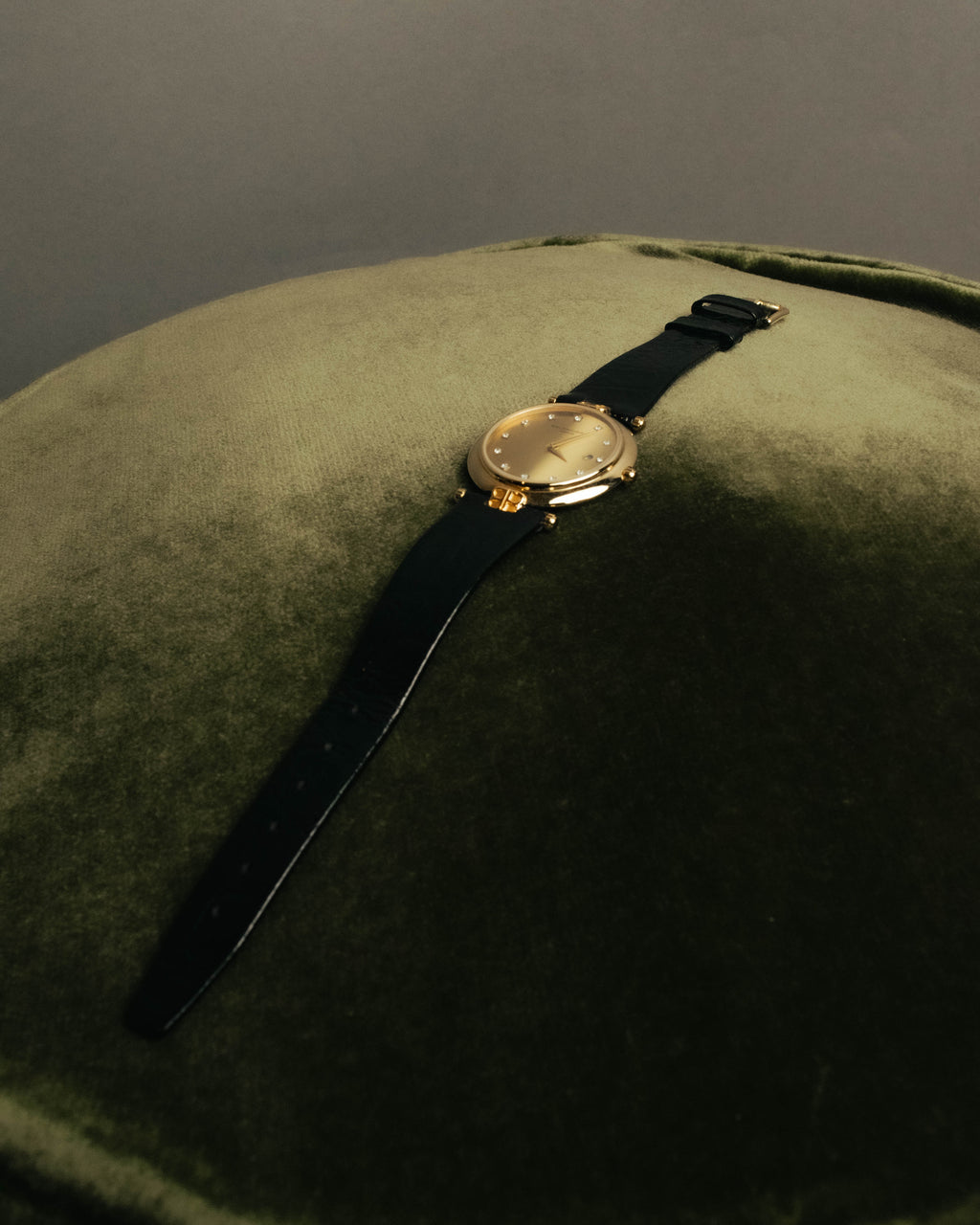 -SPECIAL- “Balenciaga” 80’s-90’s Gold tone round watch