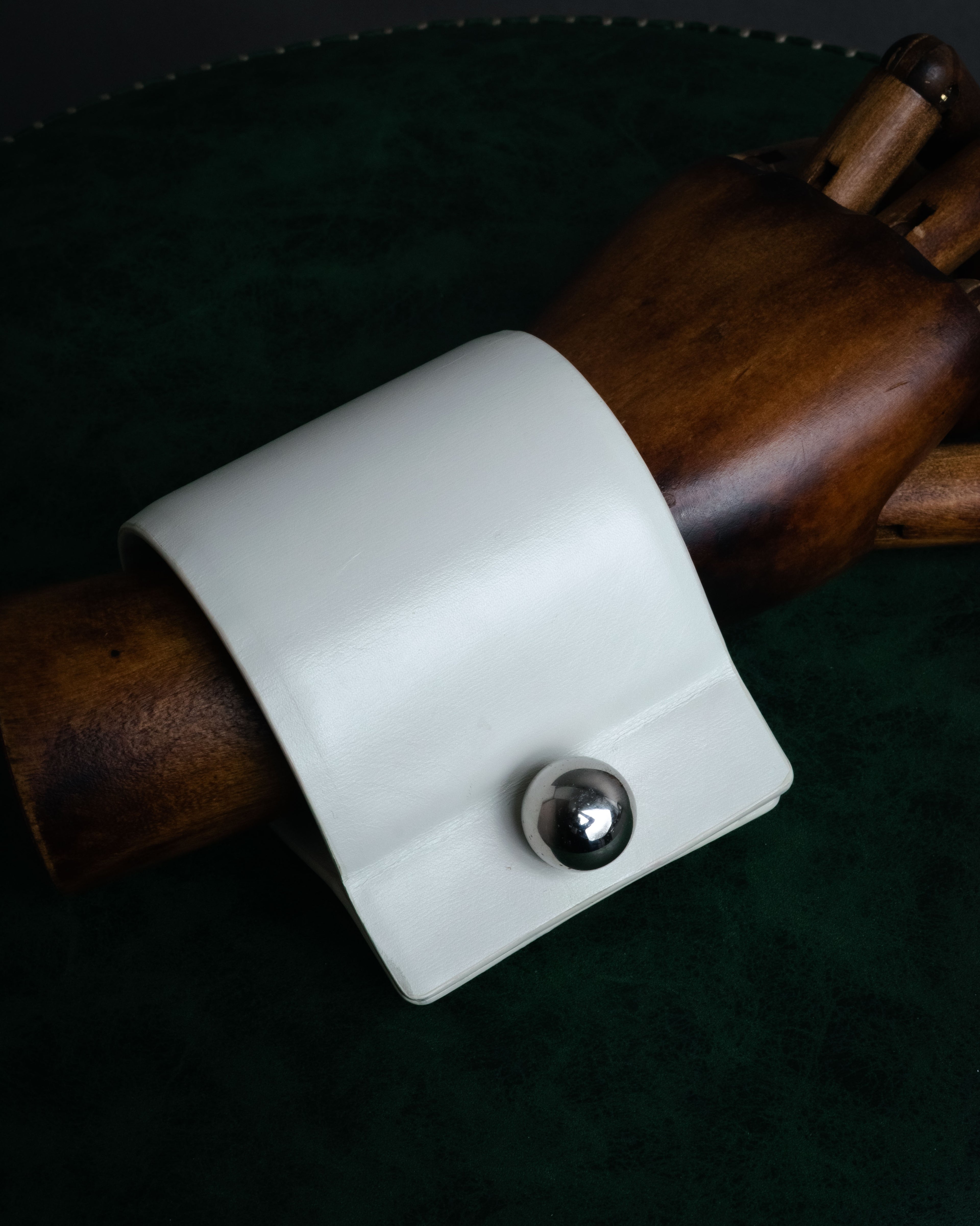 “JIL SANDER” 2020’s Sculptural leather cuff bangle