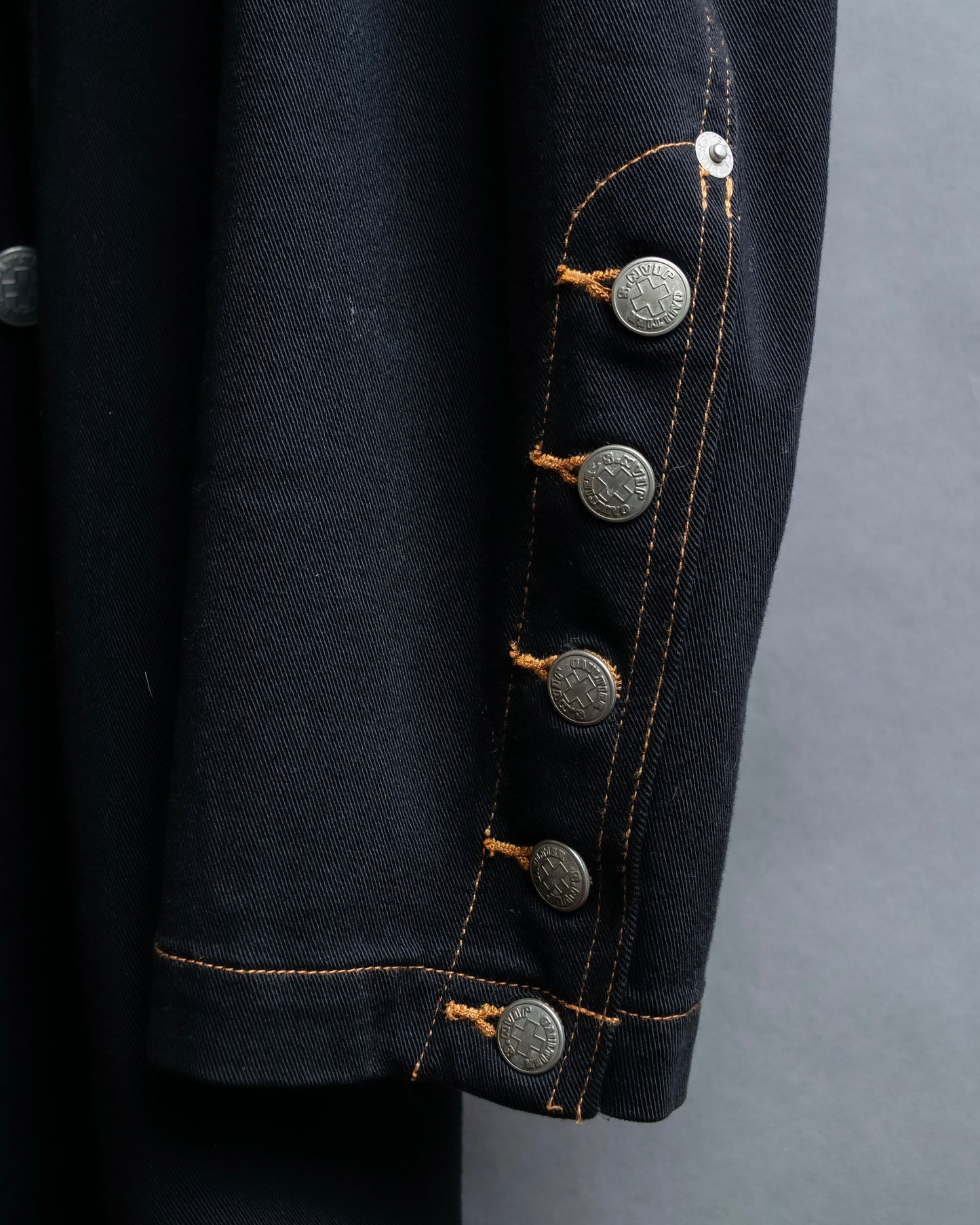 "JEAN PAUL GAULTIER JEANS"
Military detail stitching denim coat