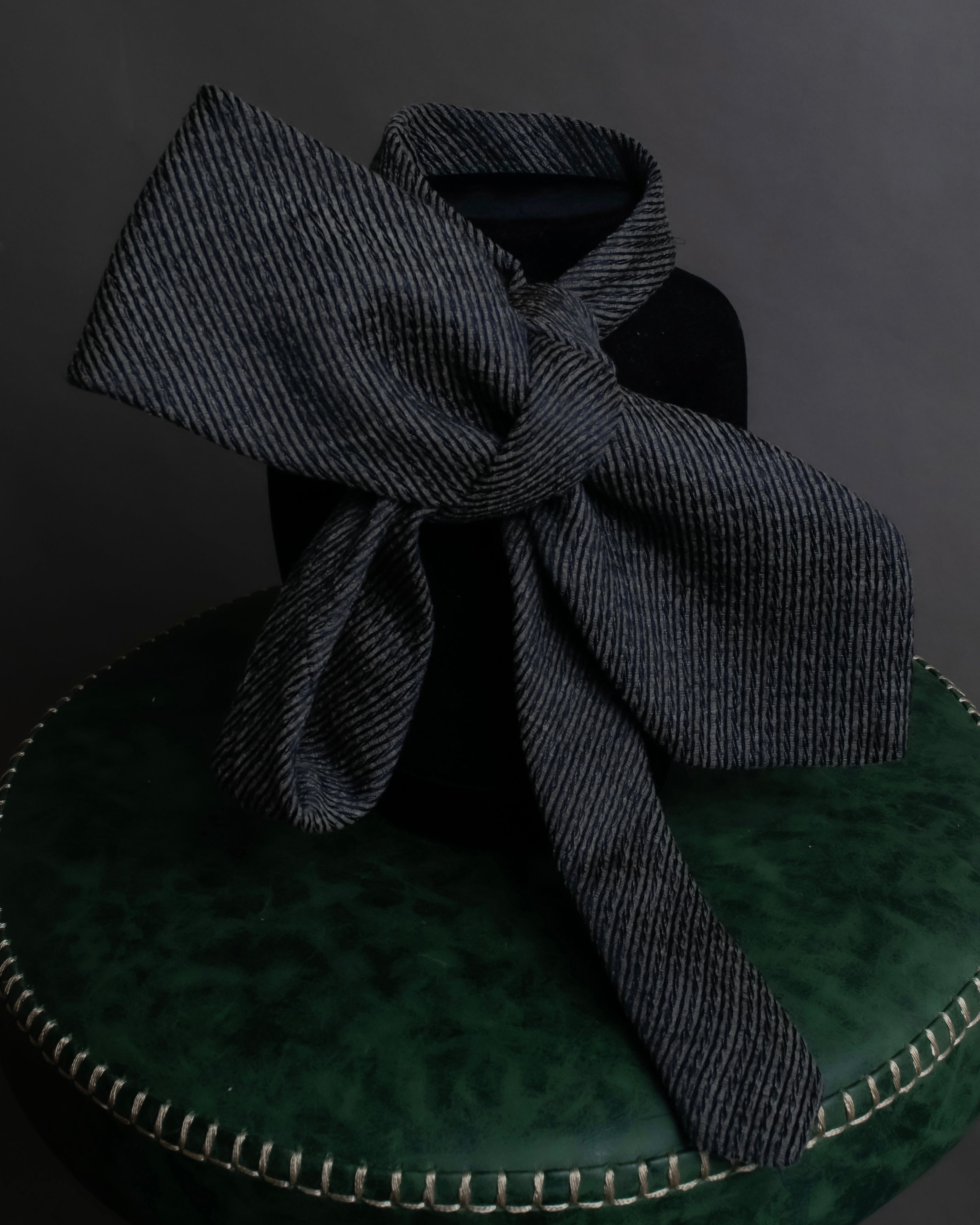 "GIORGIO ARMANI" Diagonal ridge pattern brushed necktie