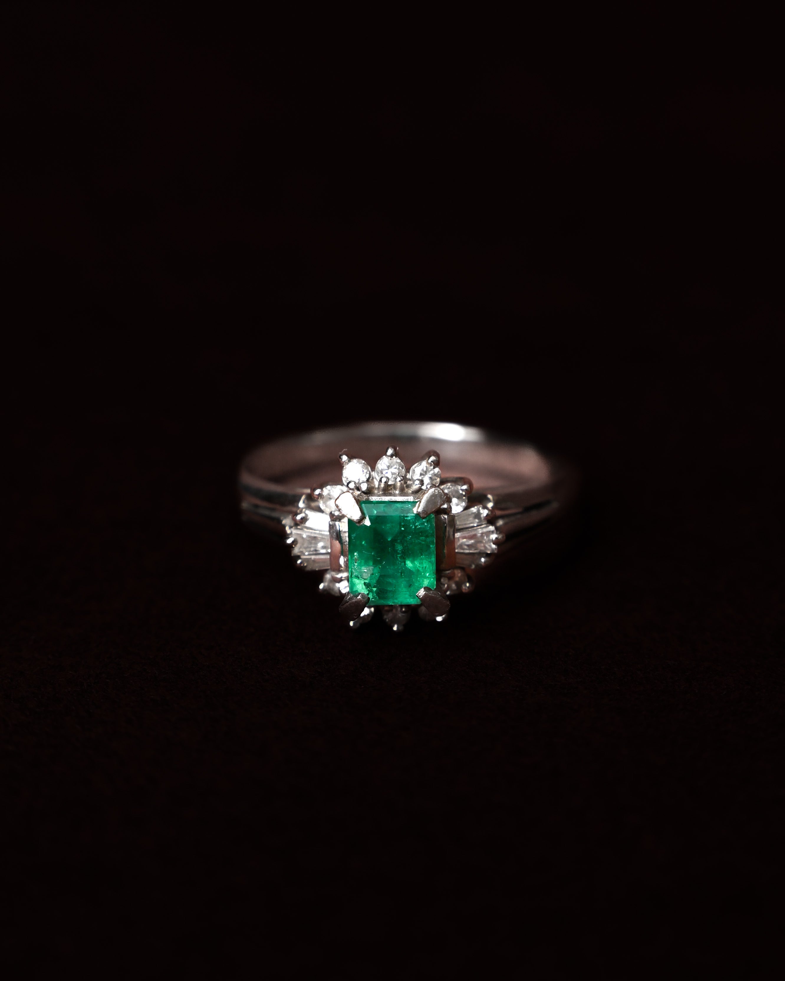 Pre-Loved/ Emerald(0.56ct) & Diamond(0.22ct) Designed Platinum Ring