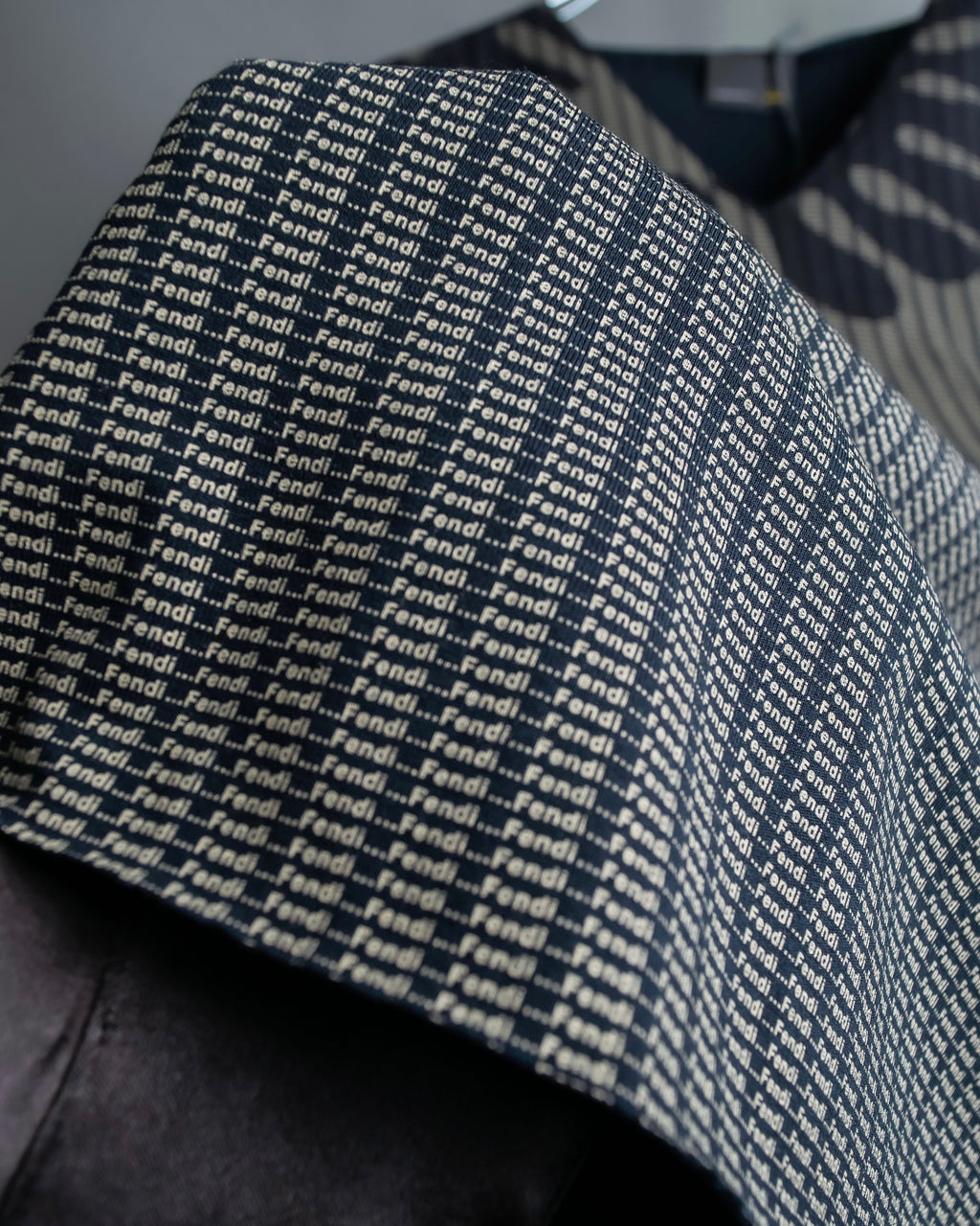 "FENDI" Logo print V-neck sleeveless top