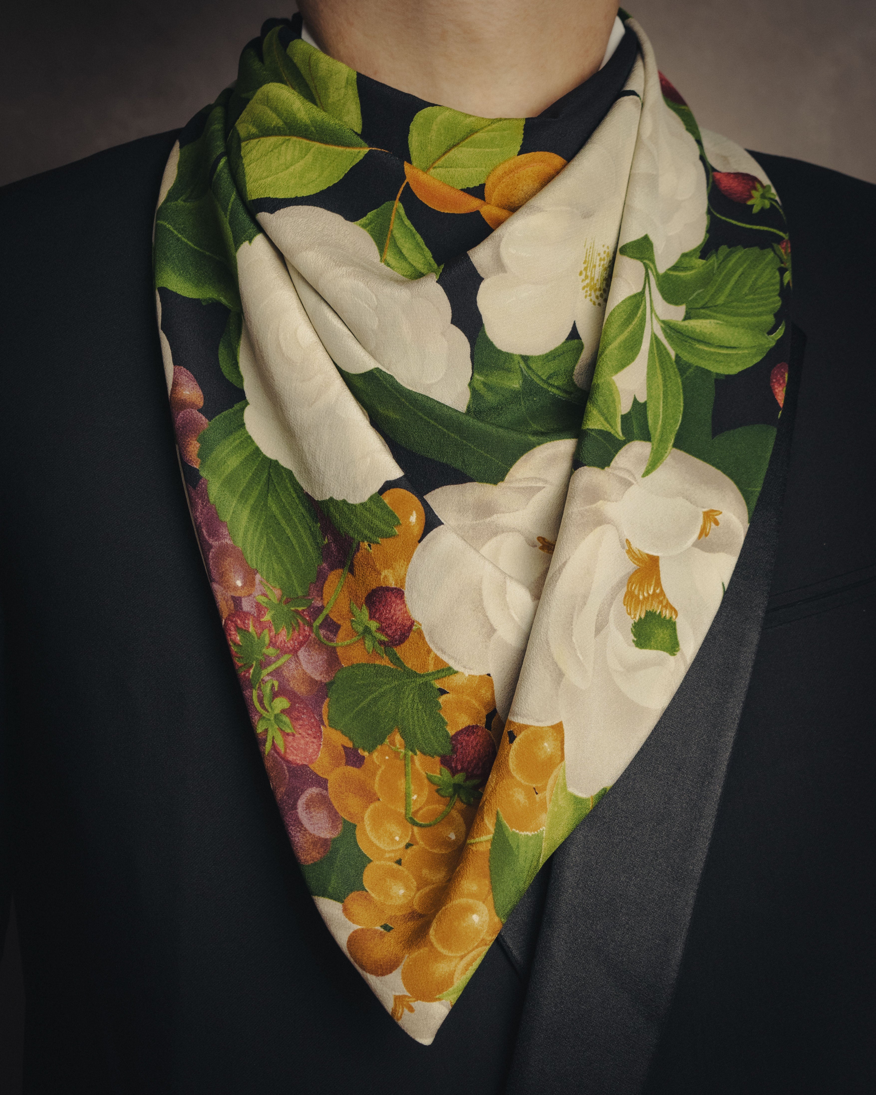 -SPECIAL- “CHANEL” 80’s-90’s camellia fruit printed silk scarf