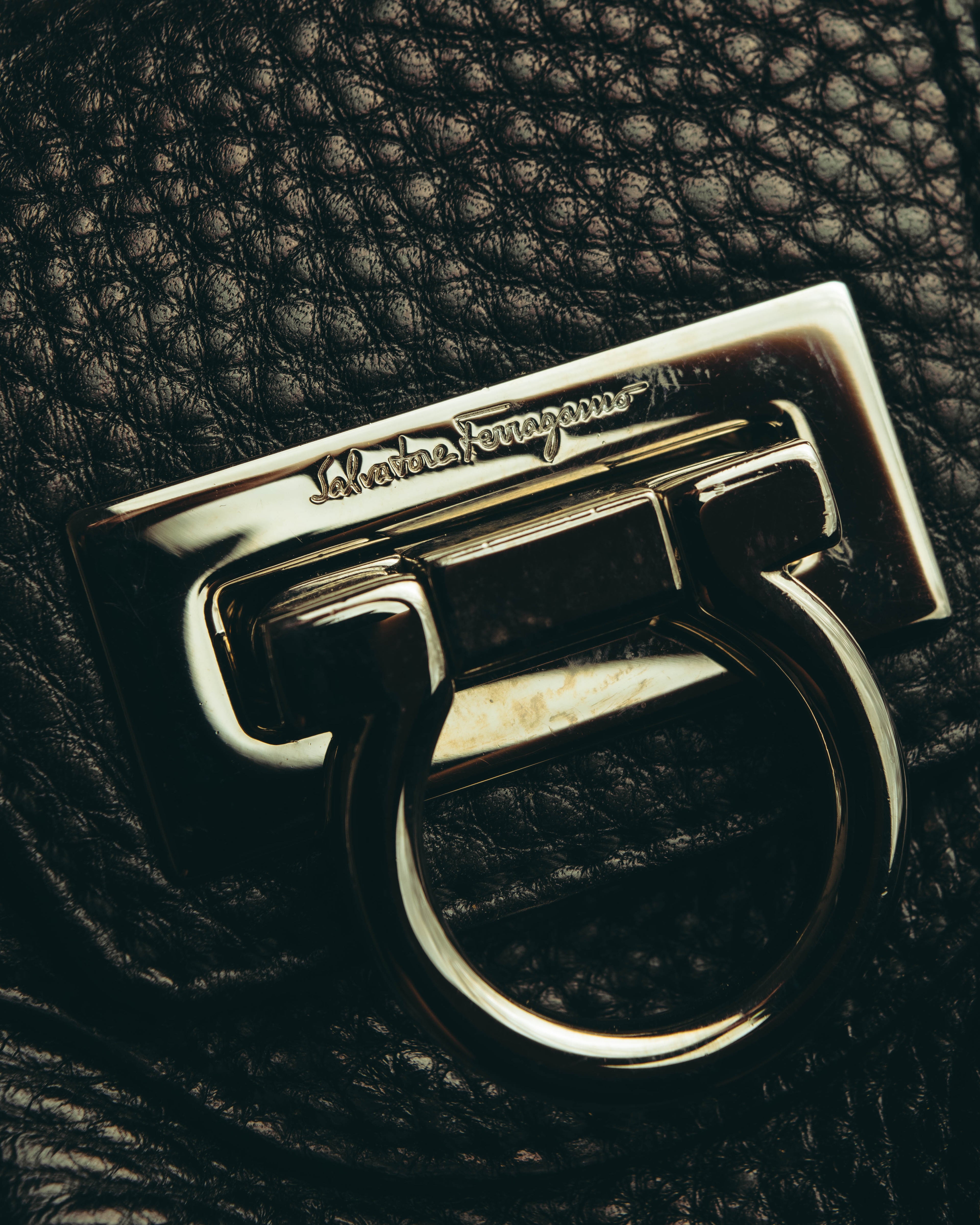 “Salvatore Ferragamo” 00’s-10’s Gancini pebbled leather handbag