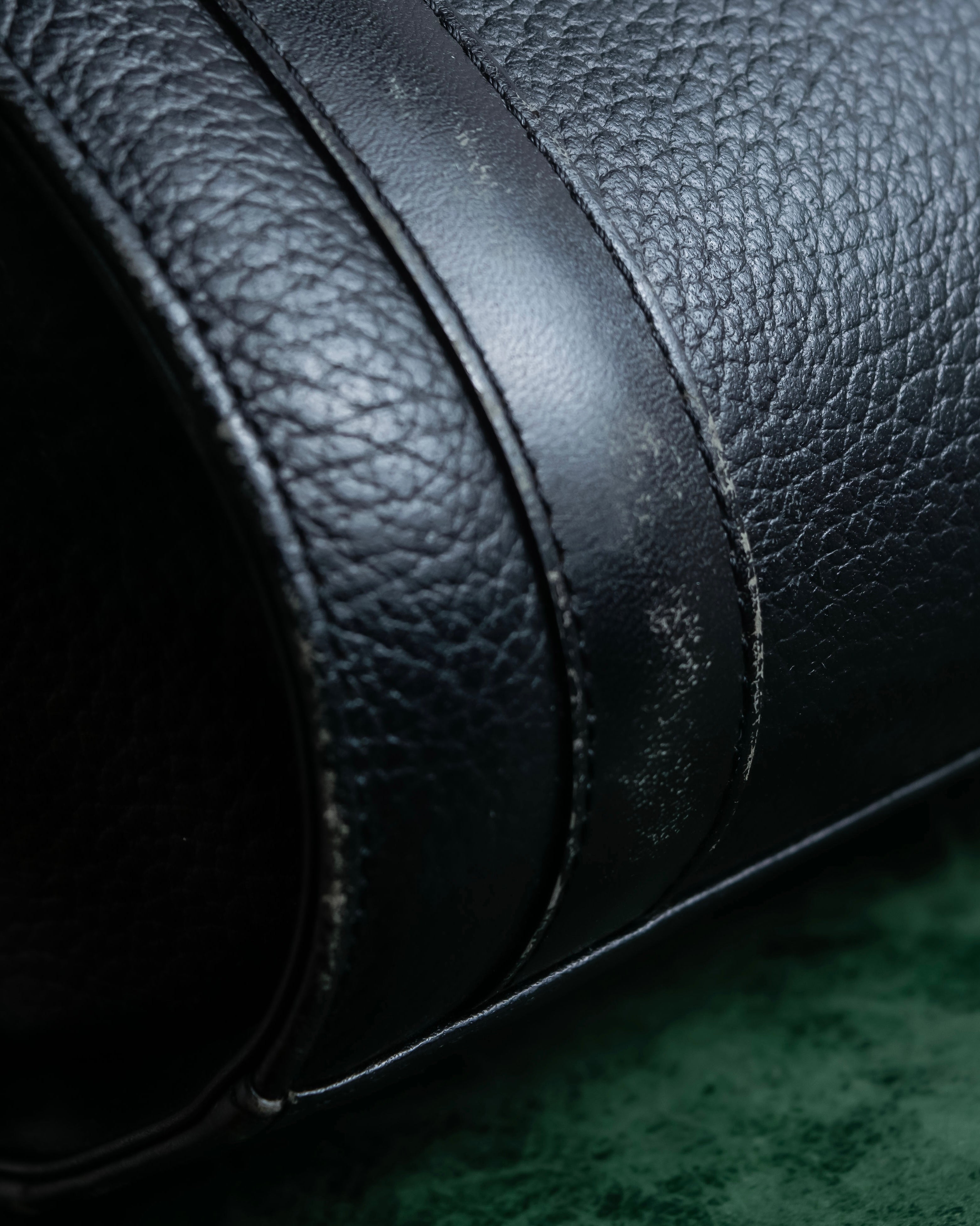 "BURBERRYS" Horizontal shape grained leather one-handle bag