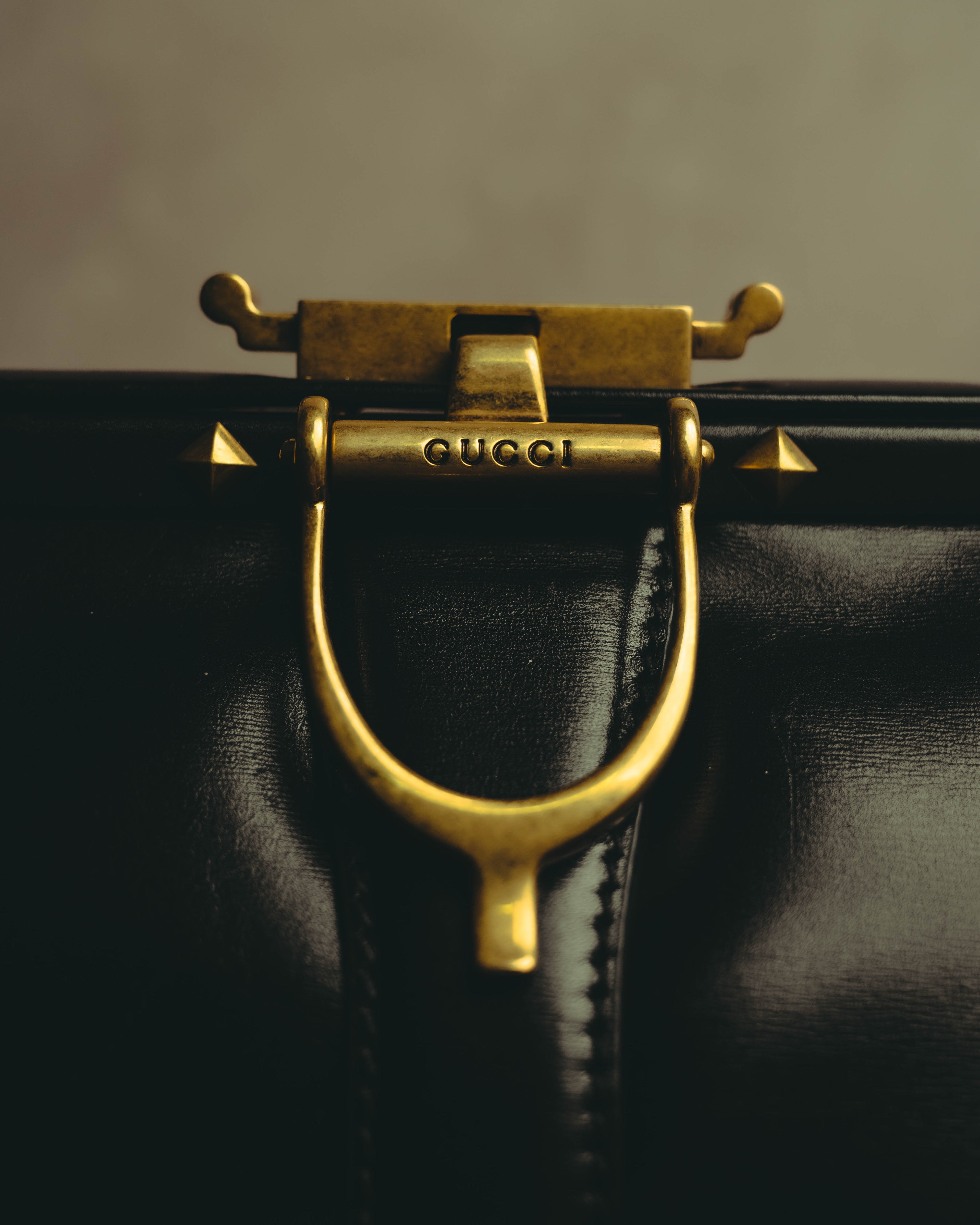 -SPECIAL- “GUCCI” 2012-2016 crossover-era crest studded doctor bag