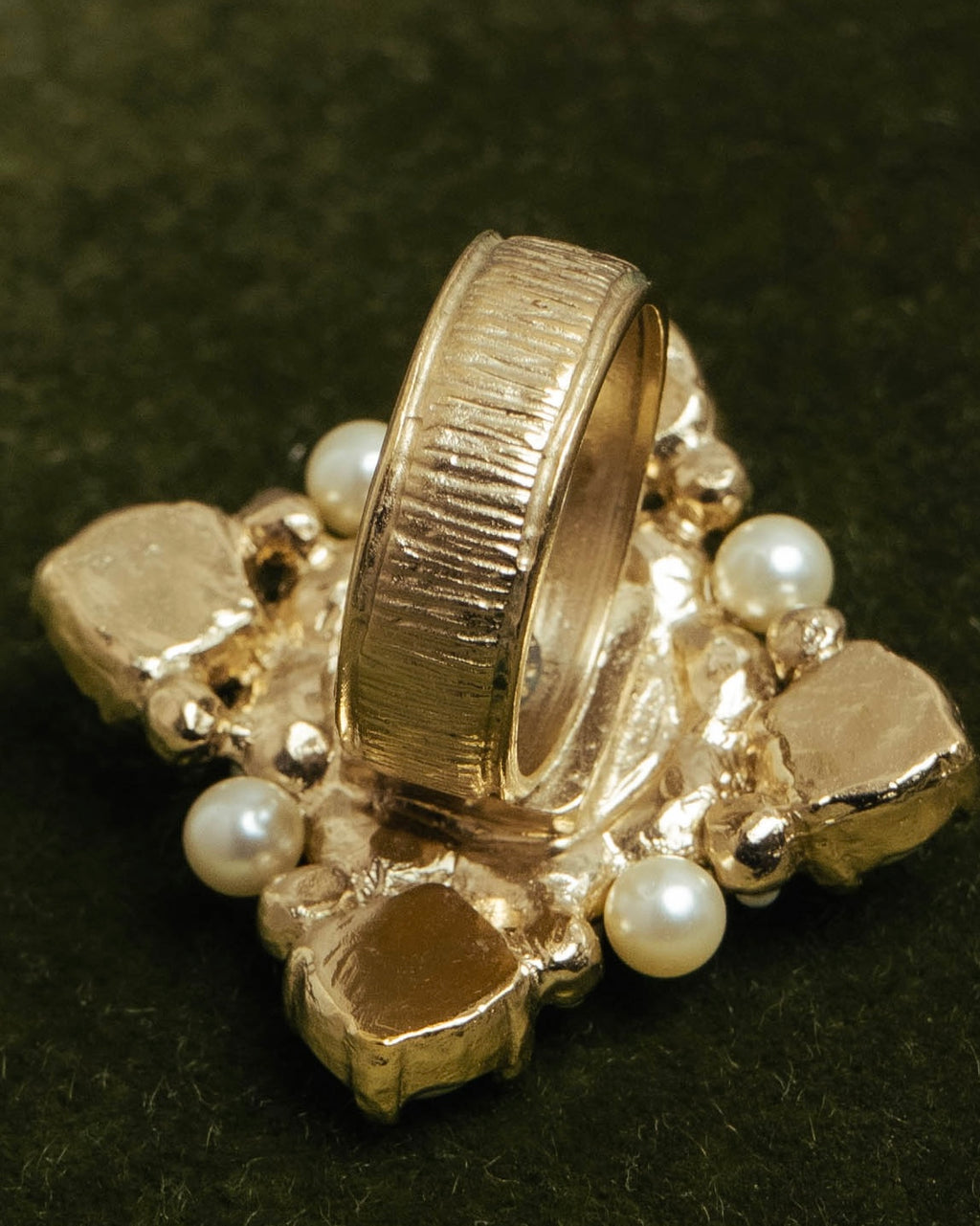 -SPECIAL- “CHANEL” 2013 high summer pearl cc cocktail ring