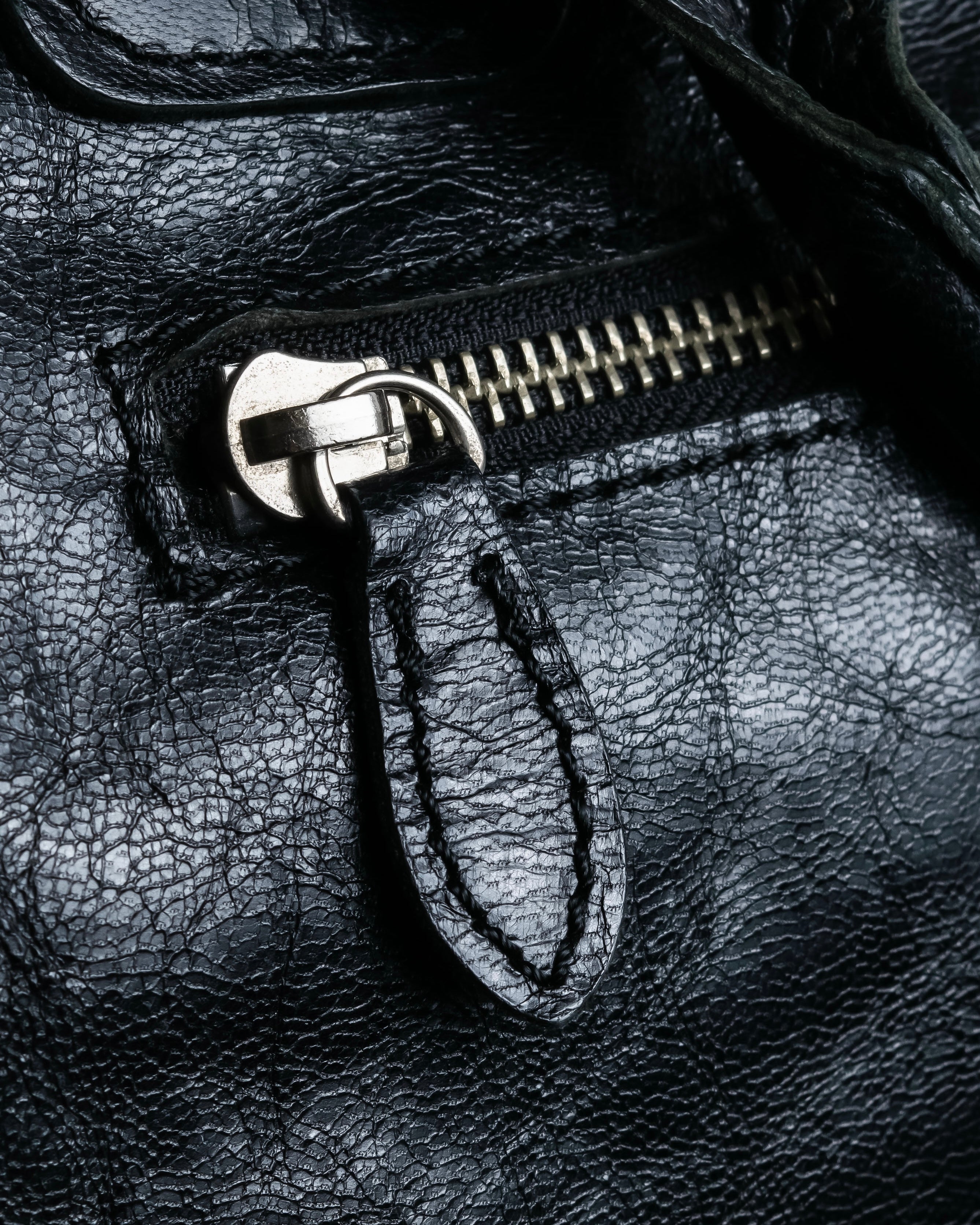 "tricot COMME des GARCONS" 
Flap pocket metal parts design leather hand bag