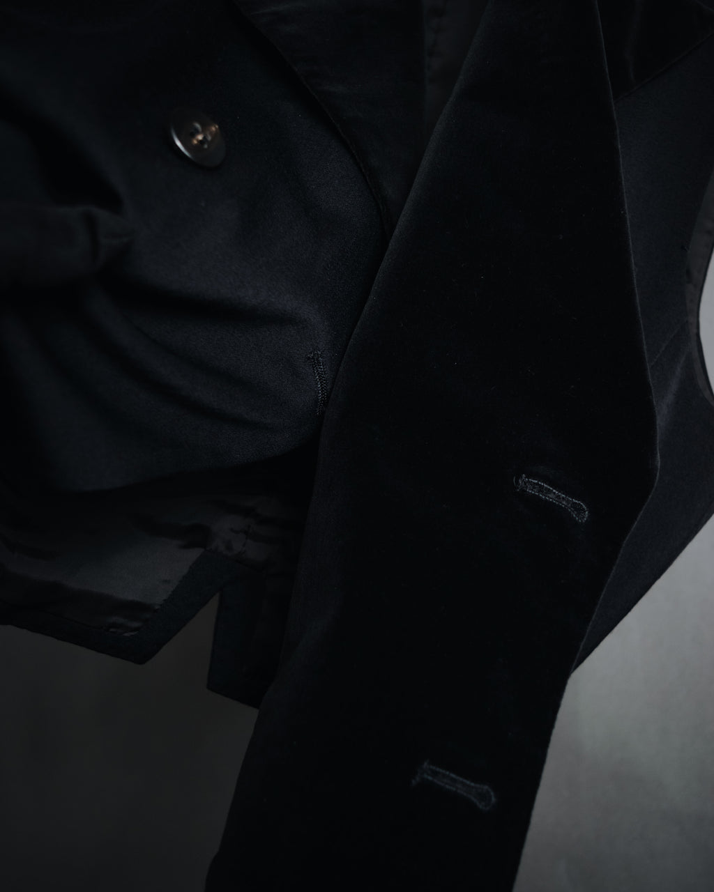 "tricot COMME des GARÇONS"
1989 Velvet-collared double-breasted tailored vest
