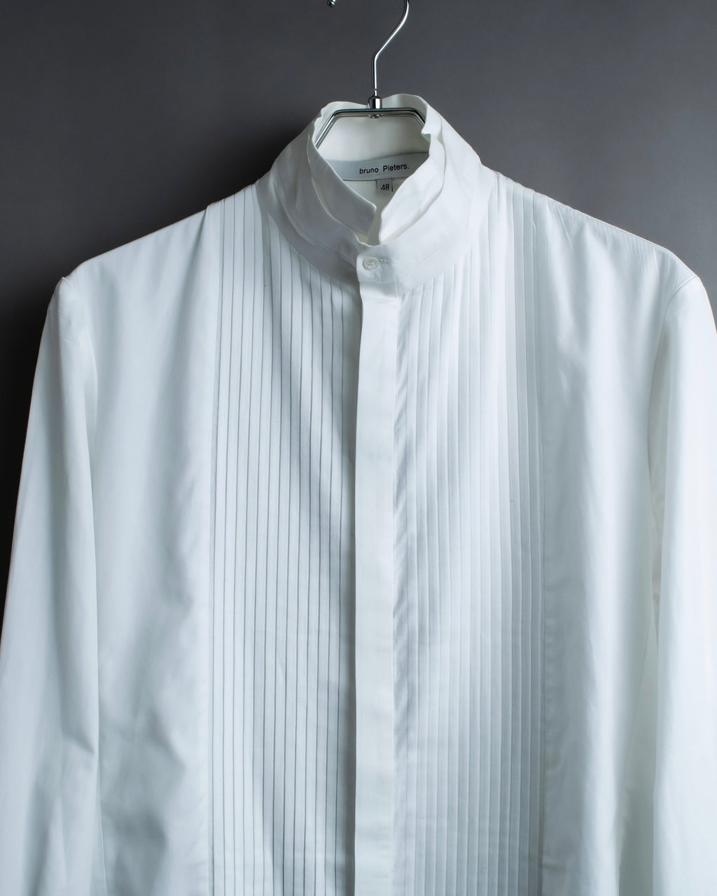 "Bruno Pieters." 2-way collar design stand-up collar dress shirt