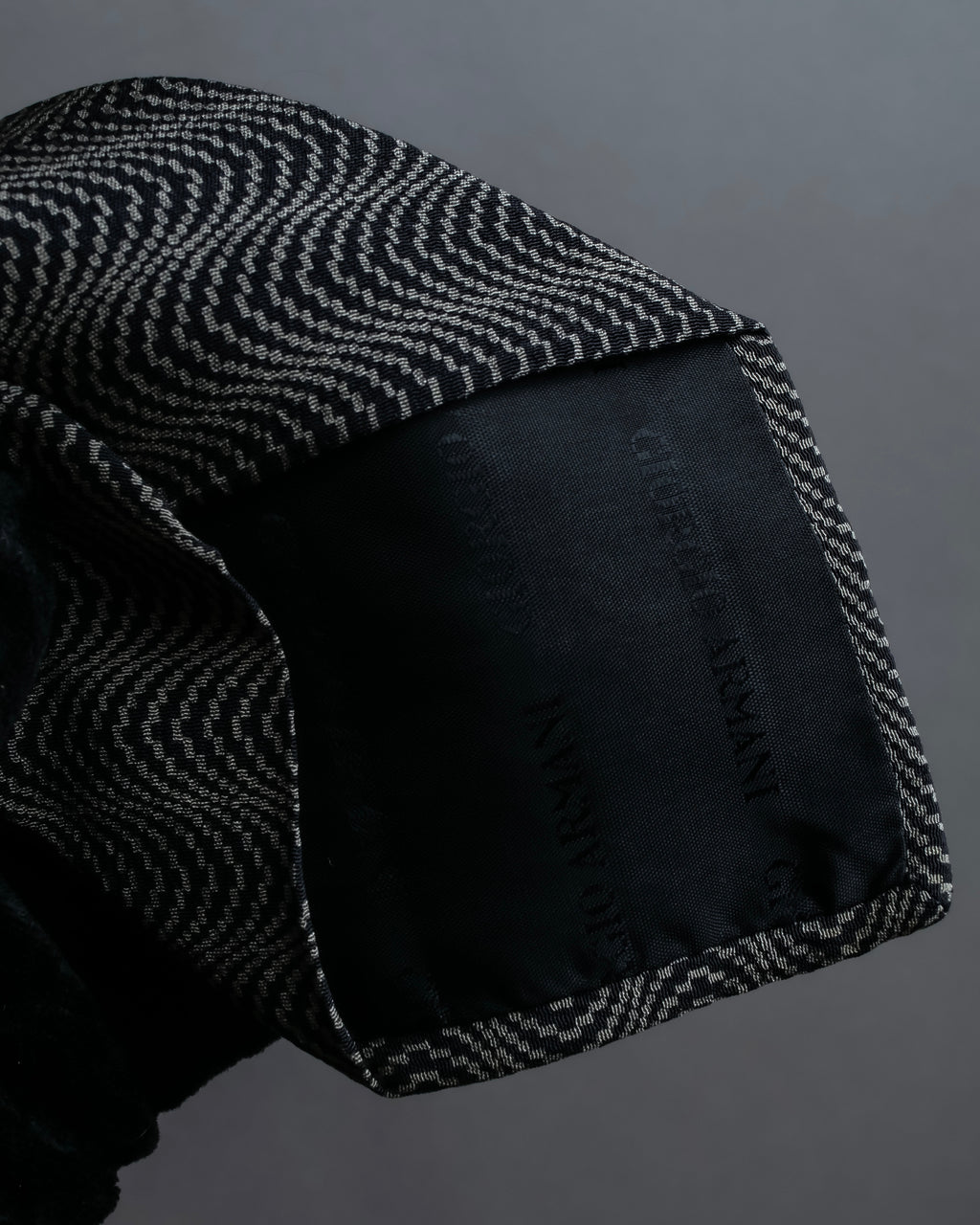 "GIORGIO ARMANI" Finely swaying wave pattern necktie