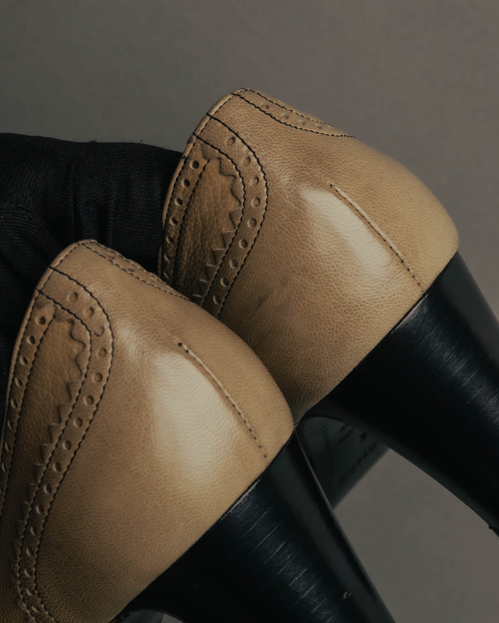 "HERMÈS" 80's-90's Classic bi-color leather tassel brogue pumps
