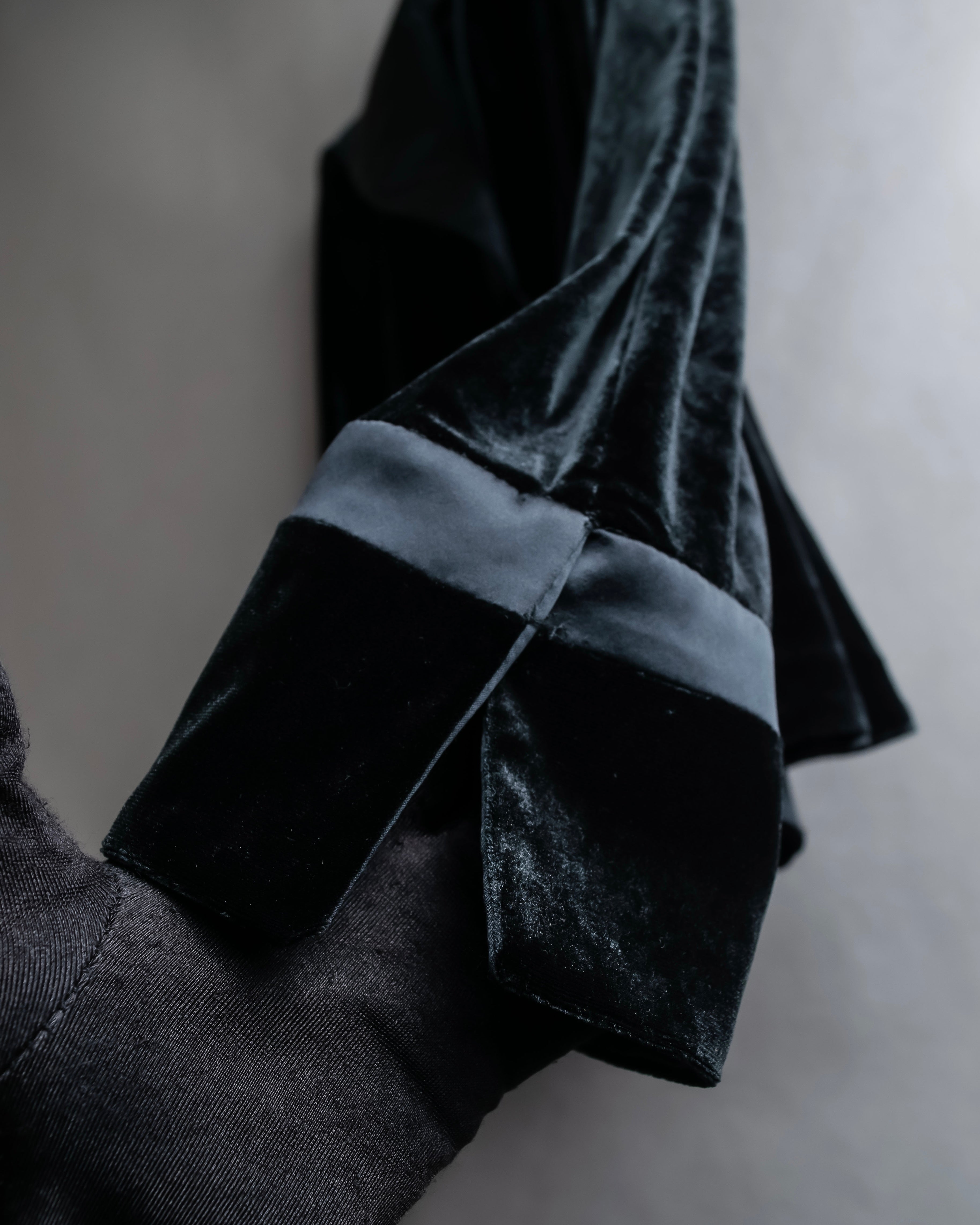 "ARMANI COLLEZIONI" Satin switched design velvet jacket