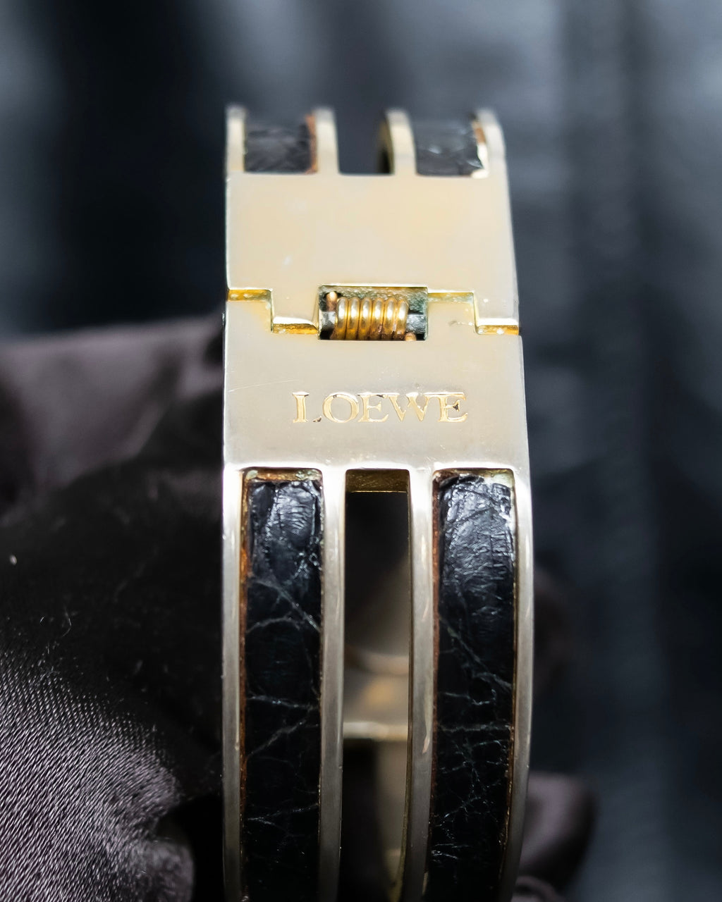 “LOEWE” Double circle stone designed gold bangle