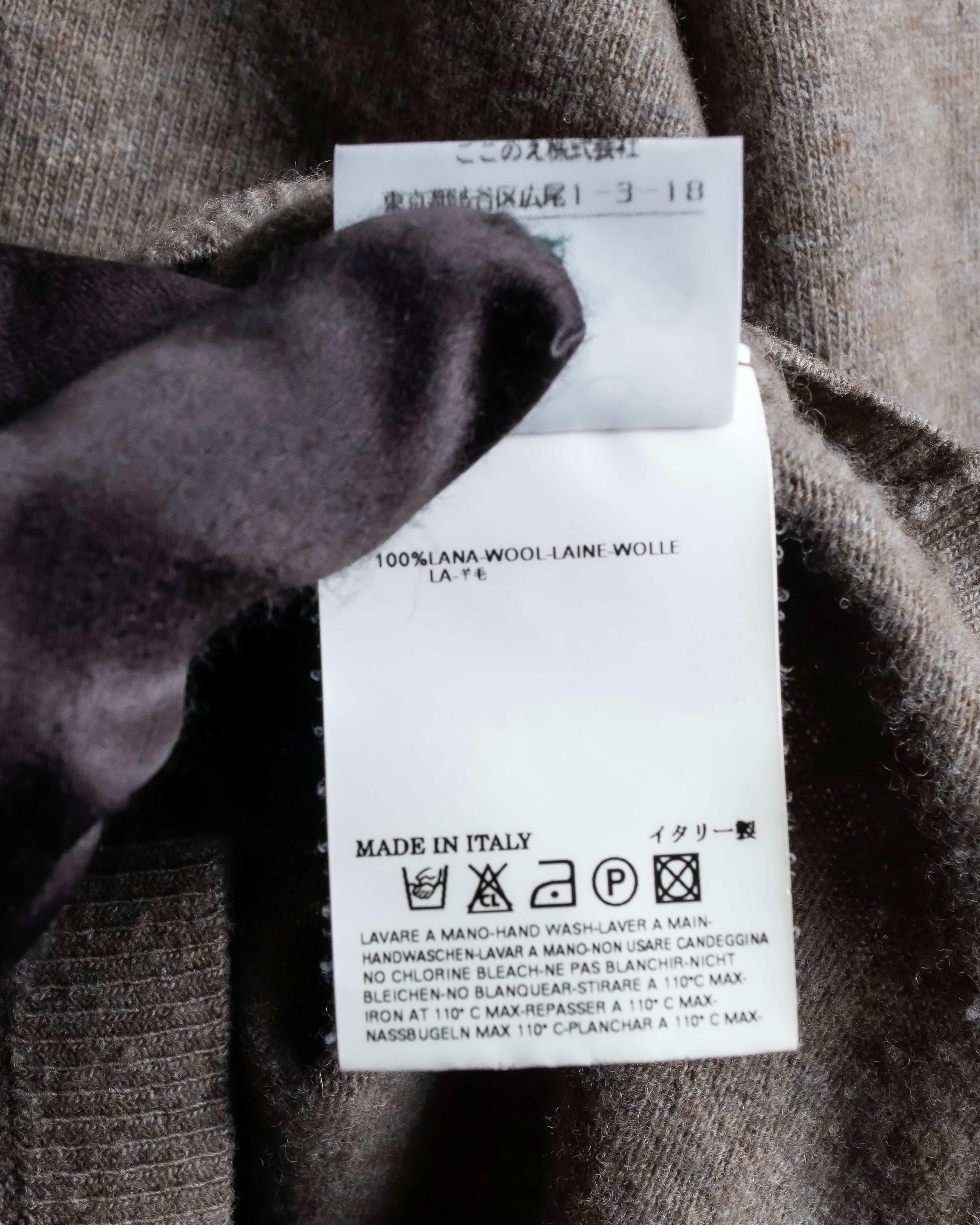 "MAISON MARGIELA 2005's AW " Twisted detail V-neck knit