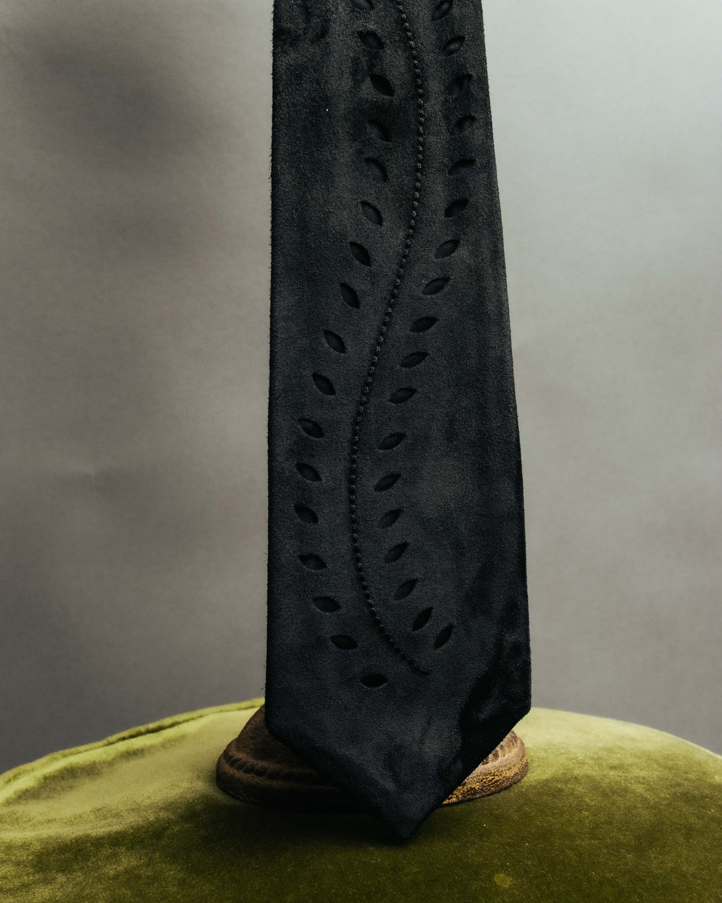 -SPECIAL- “HERMÈS” 2008-18 Suede cutwork leather tie
