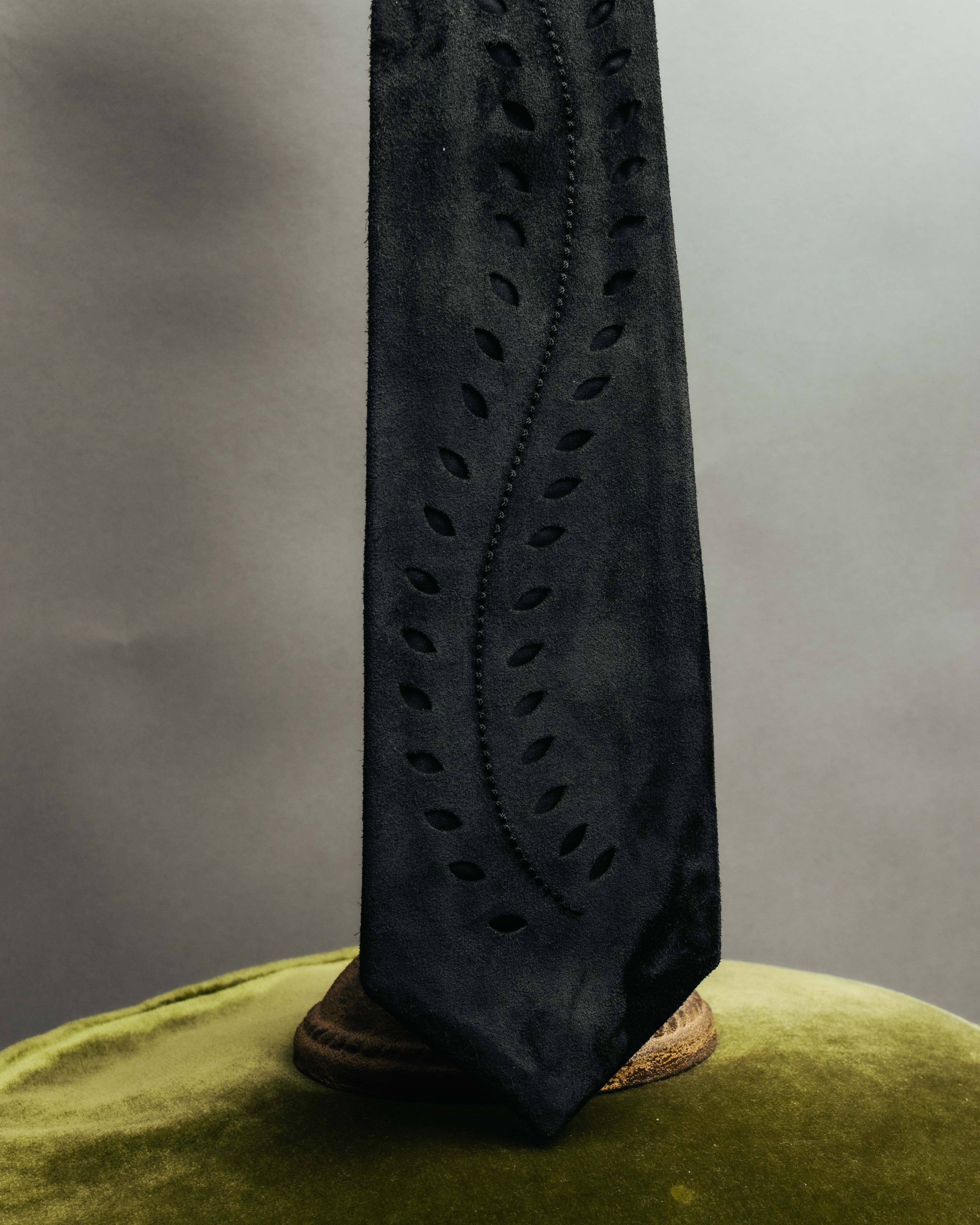 -SPECIAL- “HERMÈS” 2008-18 Suede cutwork leather tie