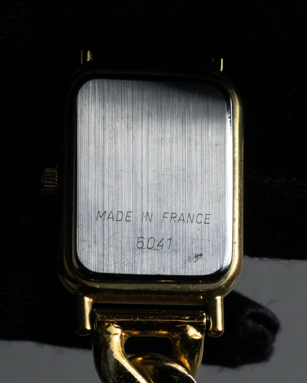 "LOEWE" 90's Square forum relief design watch