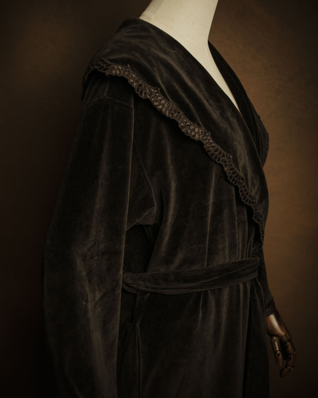 –SPECIAL– “Christian Dior”
80’s-90’s Velour lace trimmed robe coat