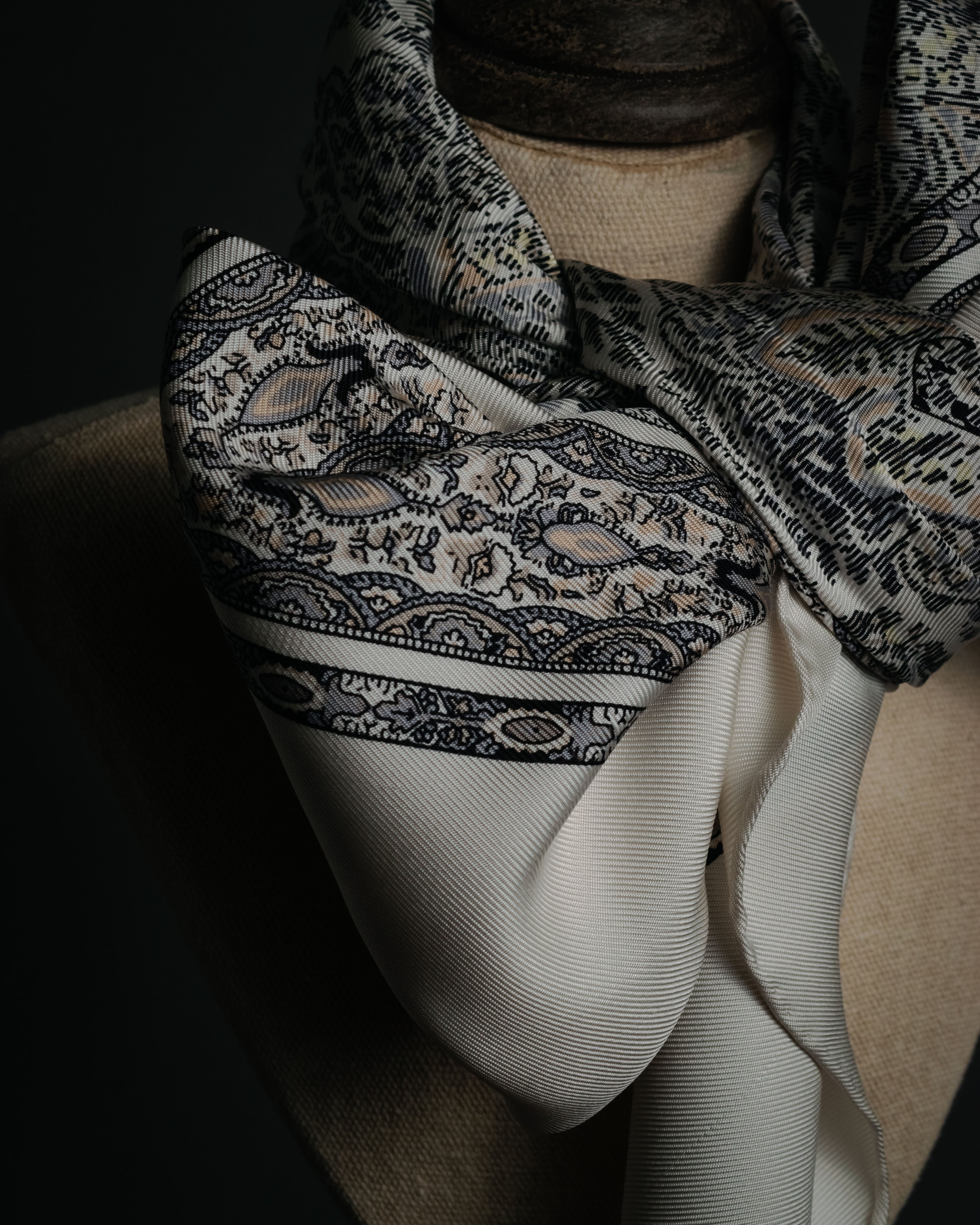 “HERMES” 1995–2005 Paisley botanical silk twill carré scarf