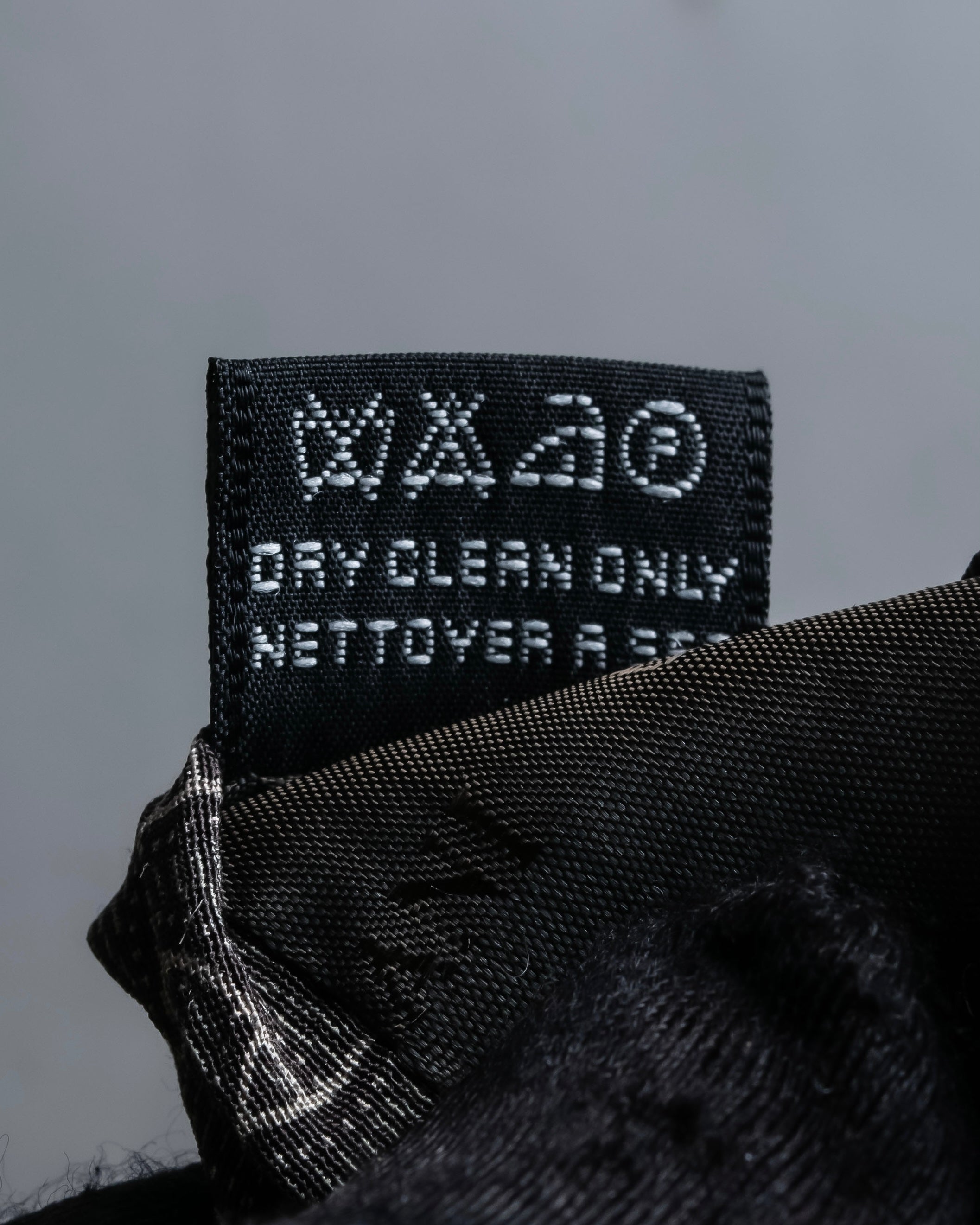 "GIORGIO ARMANI" Charcoal gray geometric pattern necktie