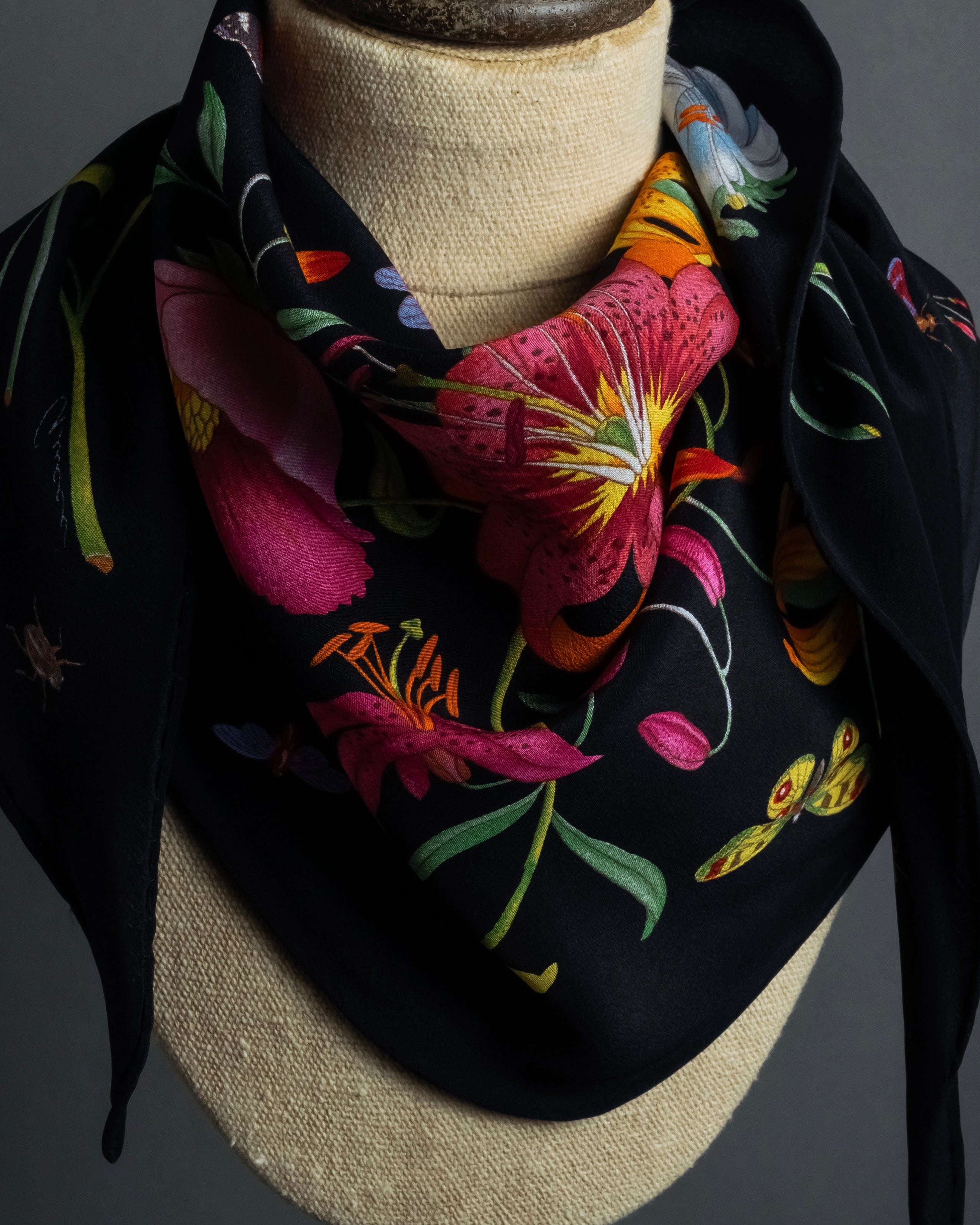 "GUCCI" Flower＆insect motif silk scarf