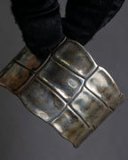 "END CUSTOM JEWELLERS" Square pattern wavy silver bangle