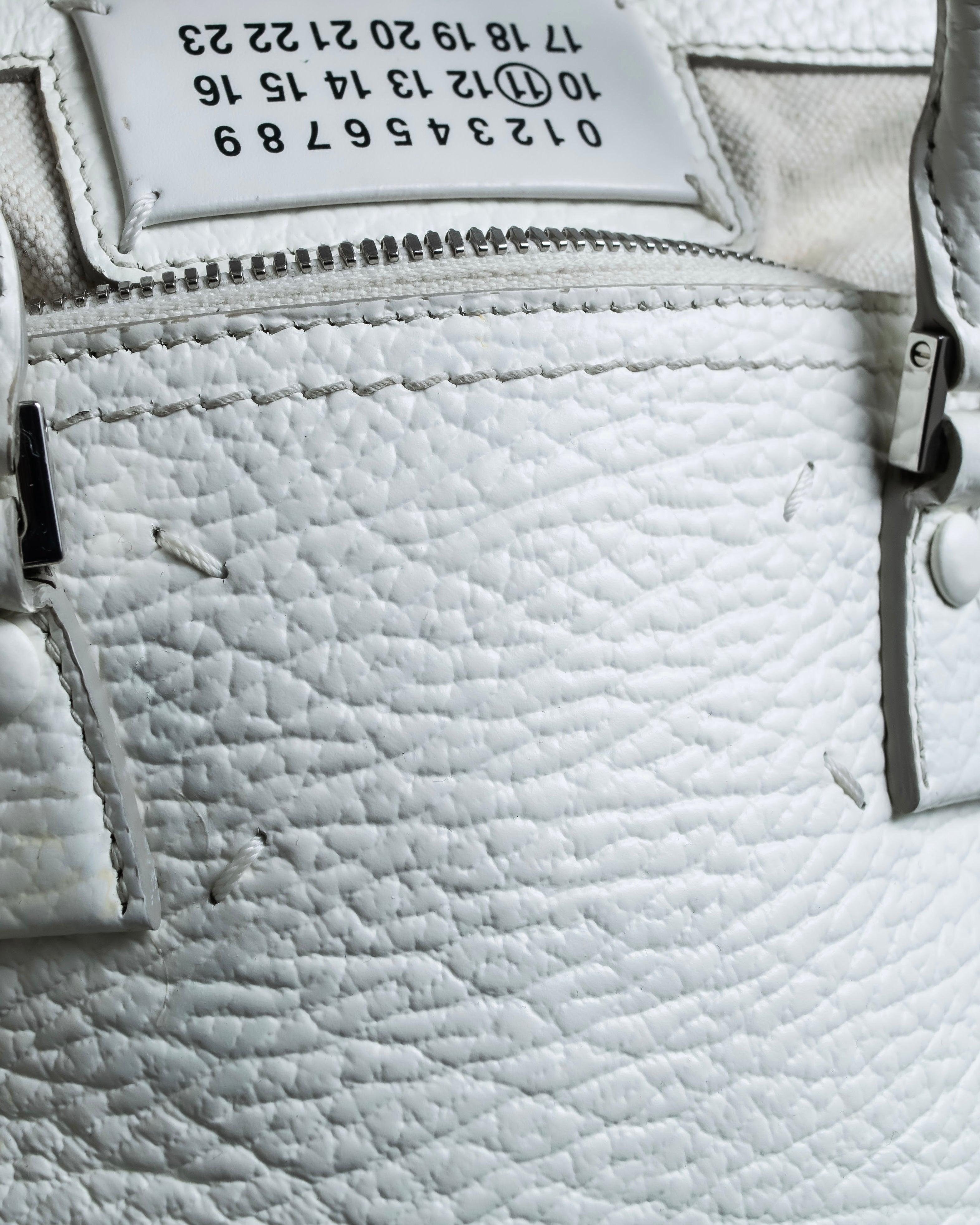 "MAISON MARGIELA" 5AC small white color 2way leather bag