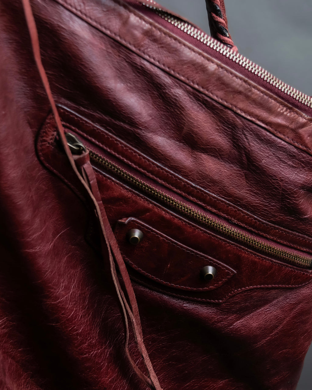 “BALENCIAGA” The Day leather one shoulder bag (burgundy)