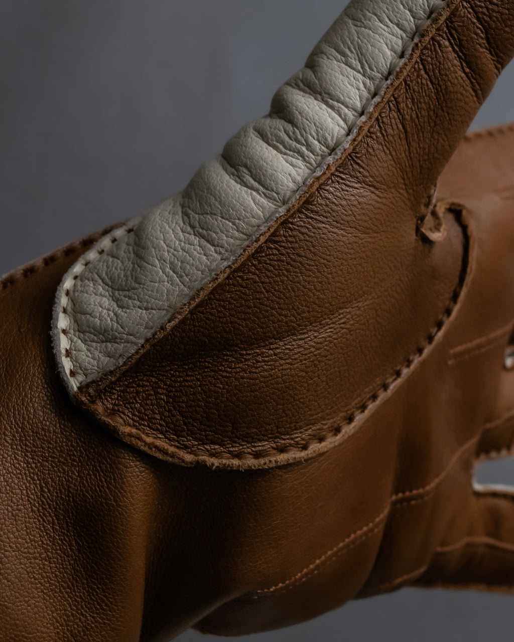 "HERMES" Dot perforation driving leather gloves