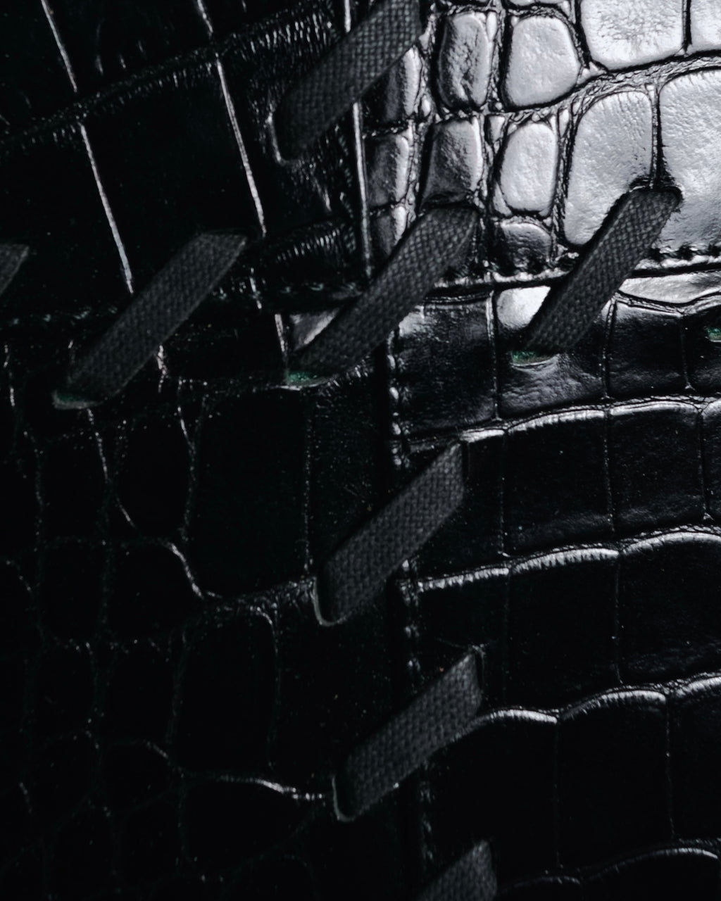 "YVES SAINT LAURENT" 90’s crocodile embossed lace up handbag