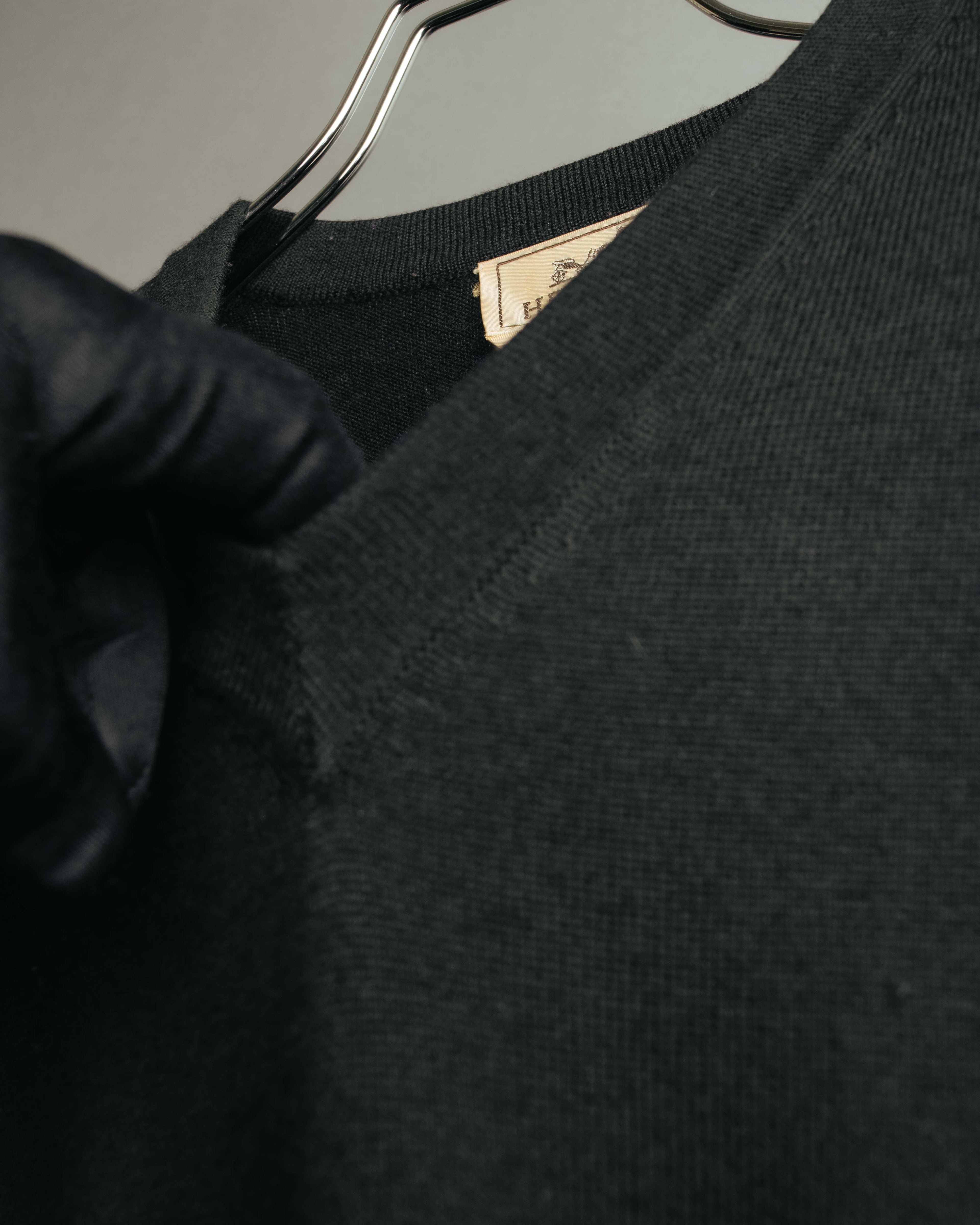 -SPECIAL- “HERMÈS” 90’s-00’s Cashmere wool v-neck knit