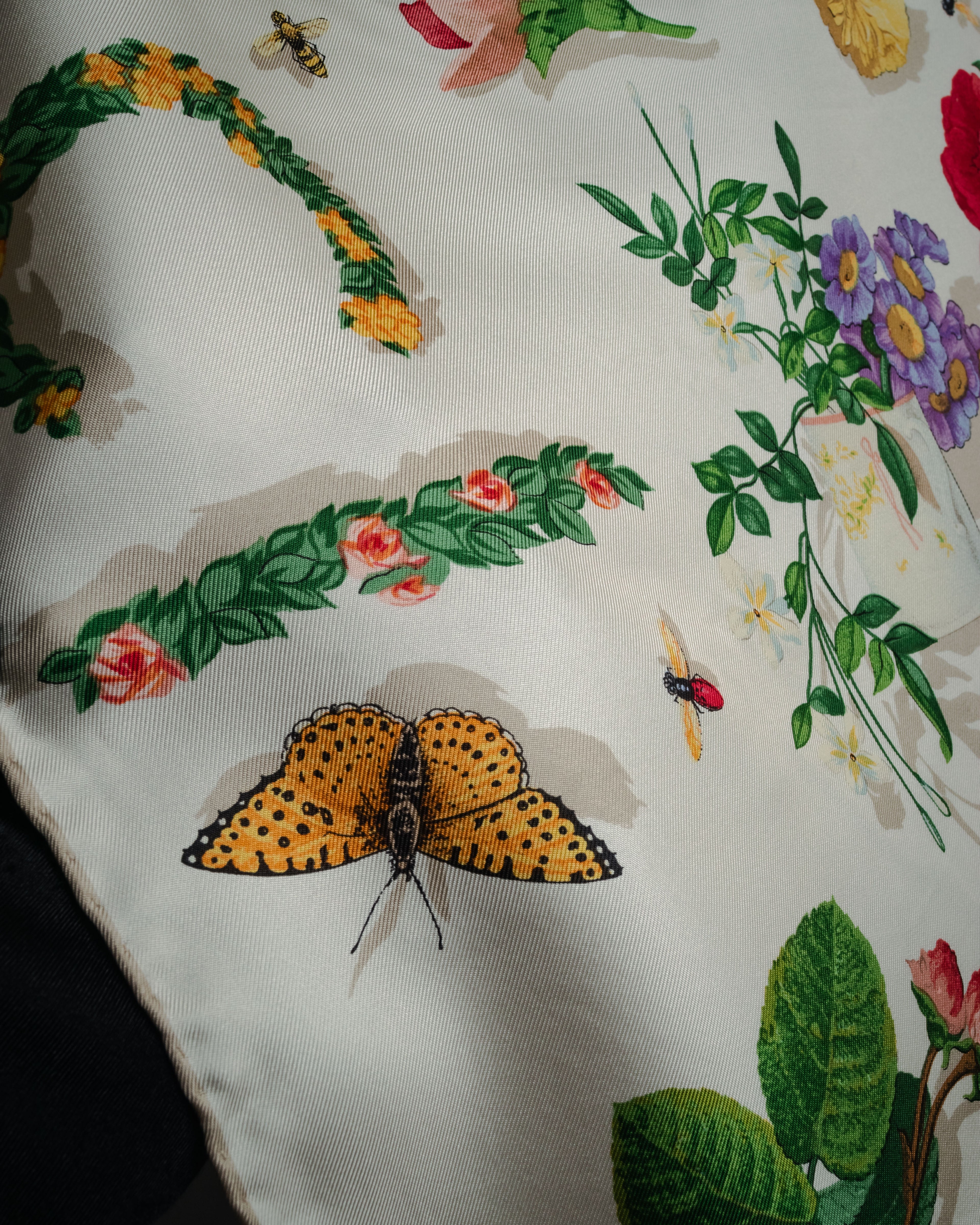 “GUCCI” 80’s-90’s Floral logo silk scarf