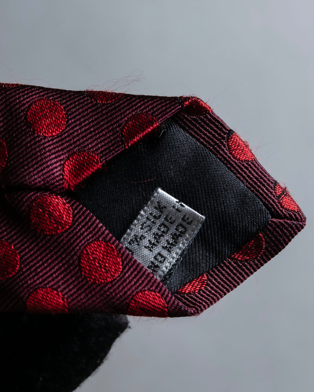 "DIOR" Red dot pattern narrow necktie