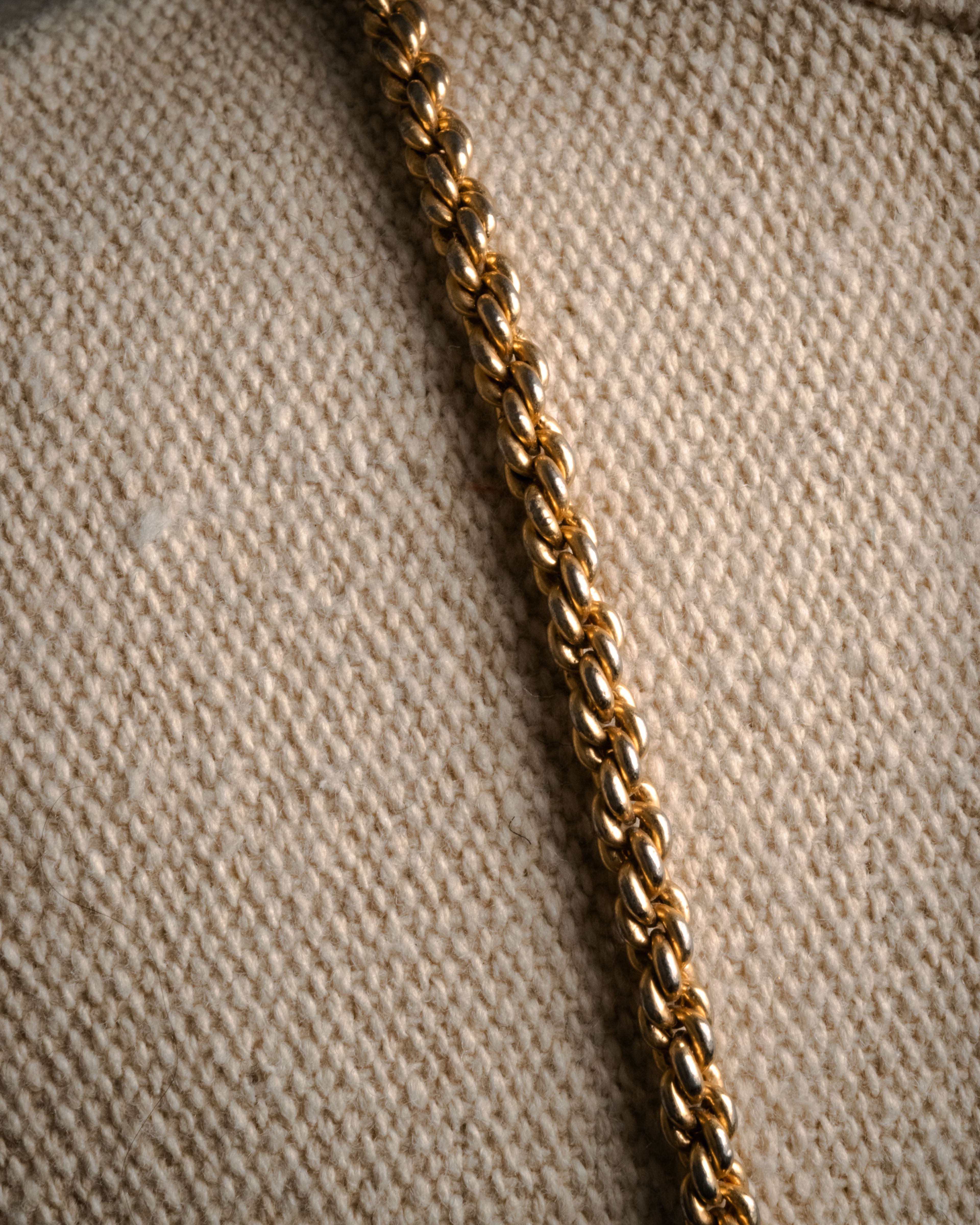 “Yves Saint Laurent” 90’s Cameo medallion rope chain necklace