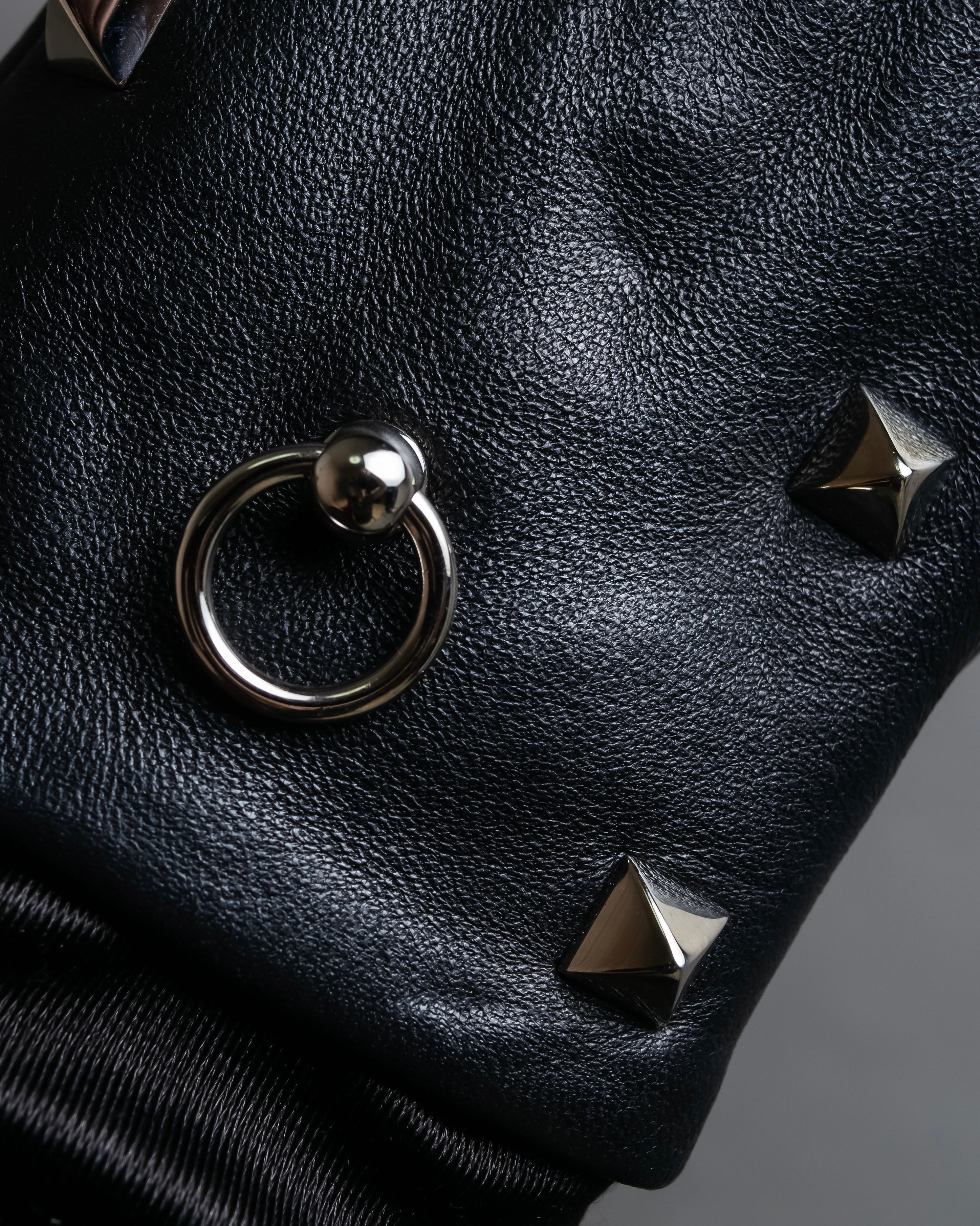 "HERMES" Stud &amp; ring design anjo leather gloves