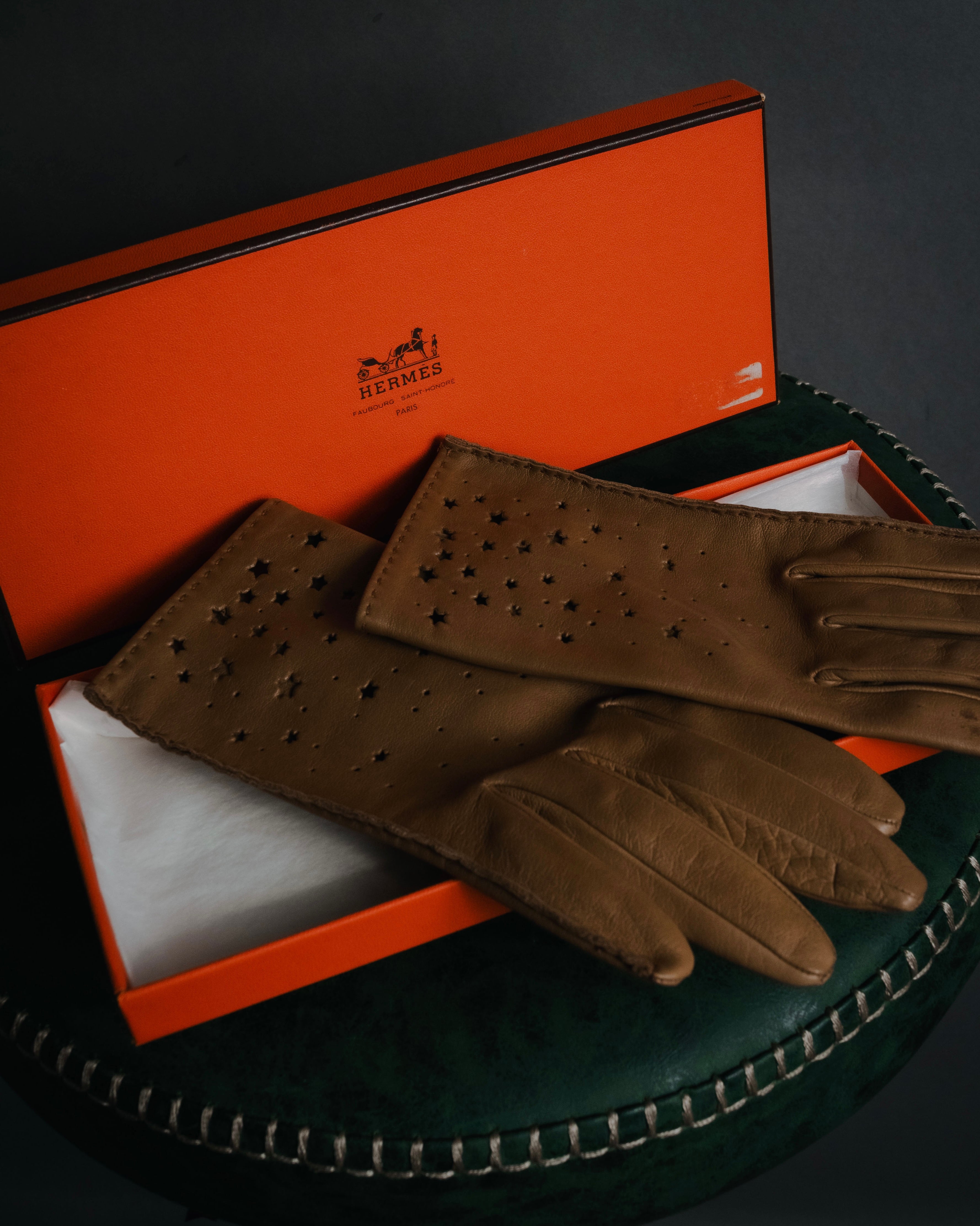 –SPECIAL– "HERMES"
Star perforated leather dress gloves