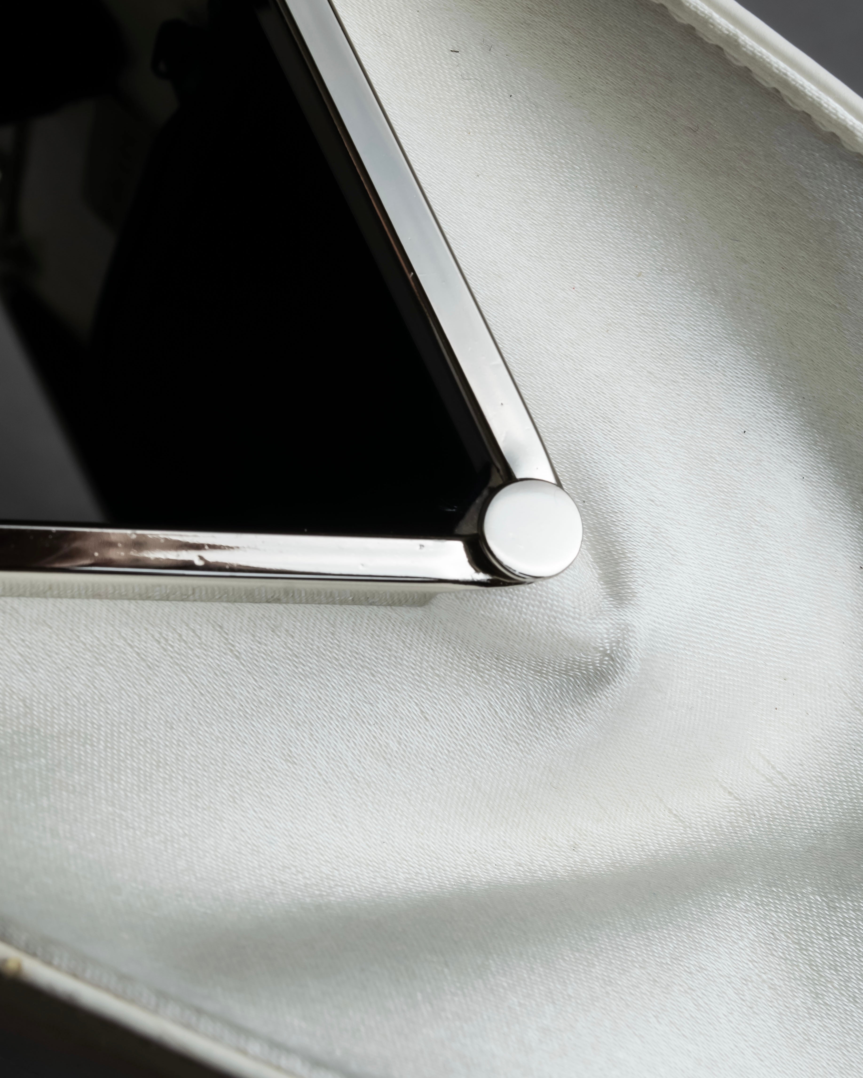 "YVES SAINT LAURENT" Clasp design chain shoulder patent leather bag