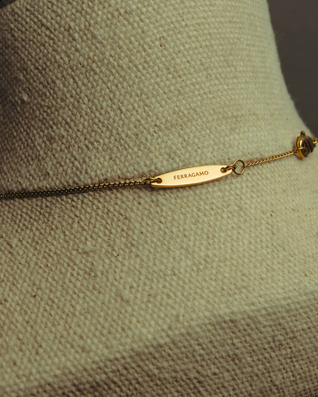 “Ferragamo” 90’s-00’s Interlocking ring pendant necklace